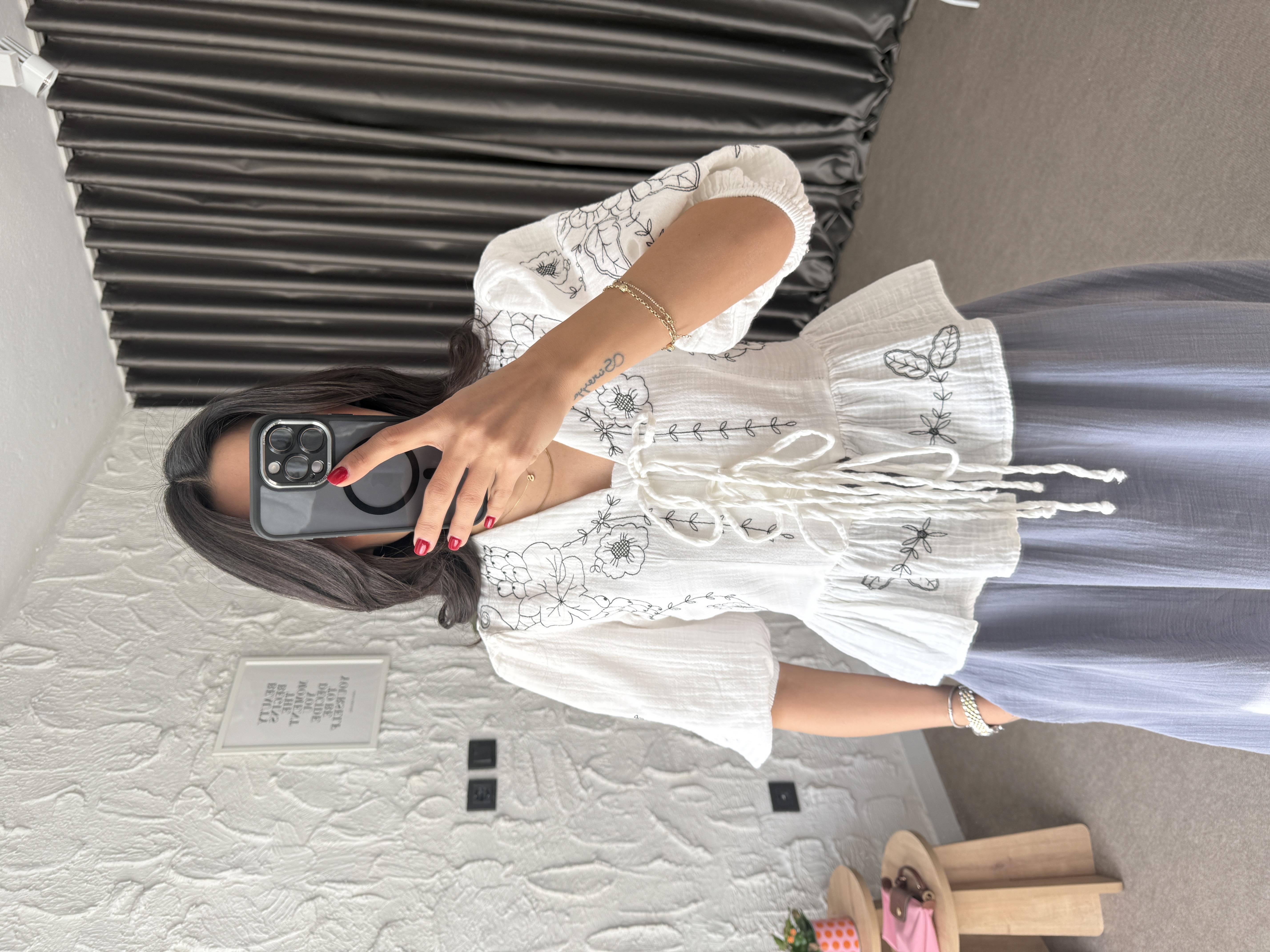 Ekru Nakışlı Müslin Bluz