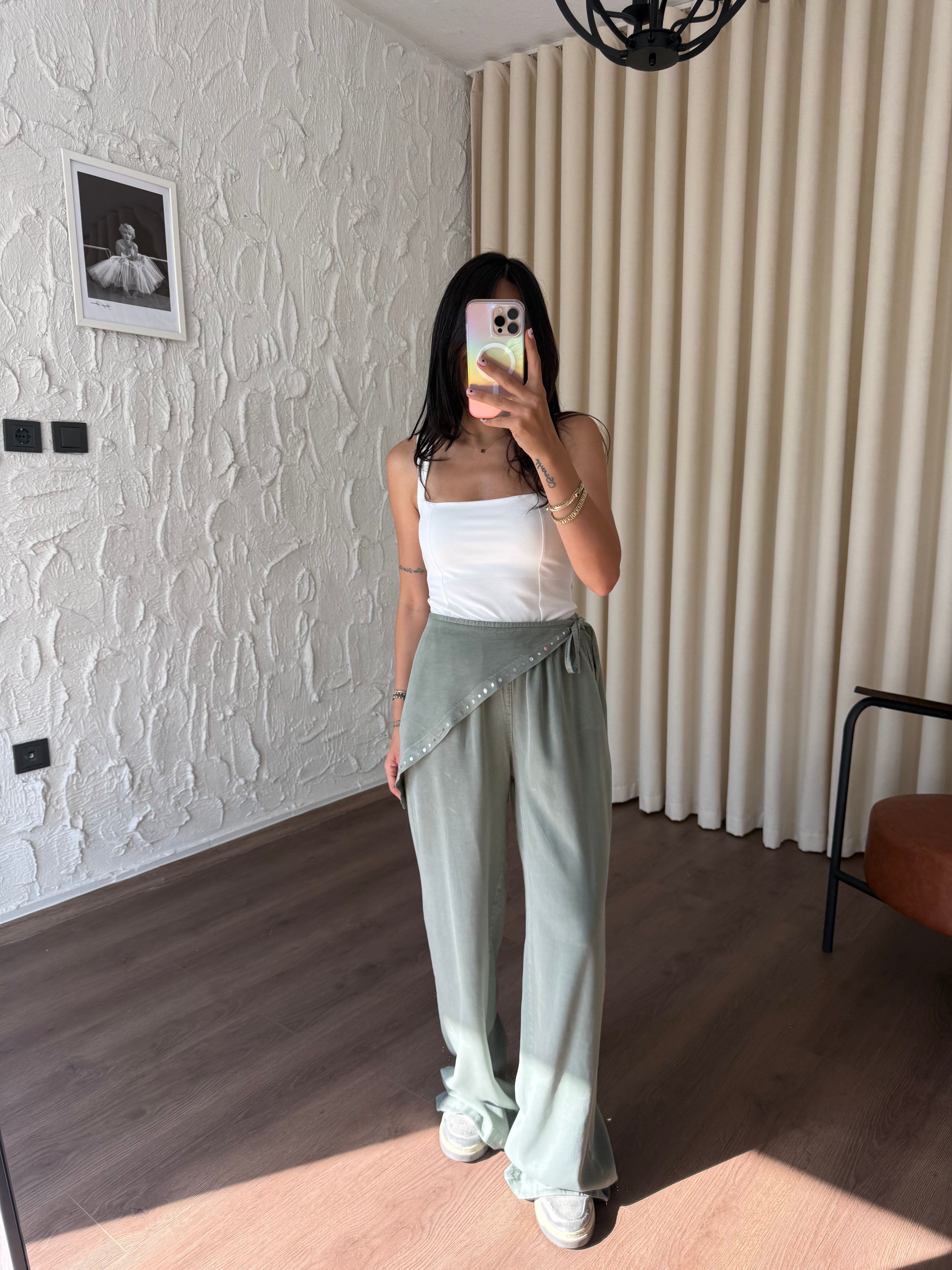 Fular Detaylı Haki Pantolon