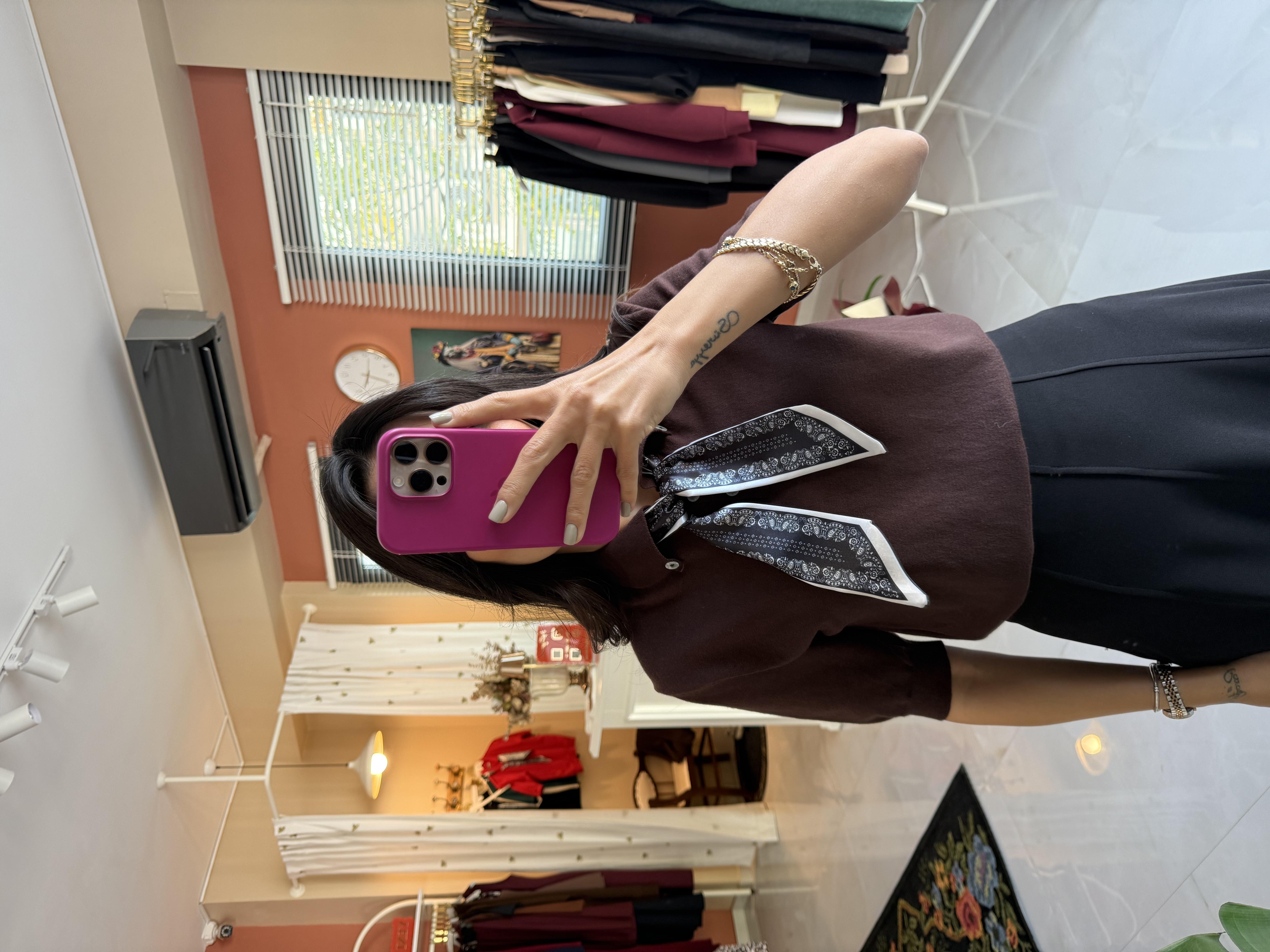 Hang Fularlı Kahverengi Triko Kazak