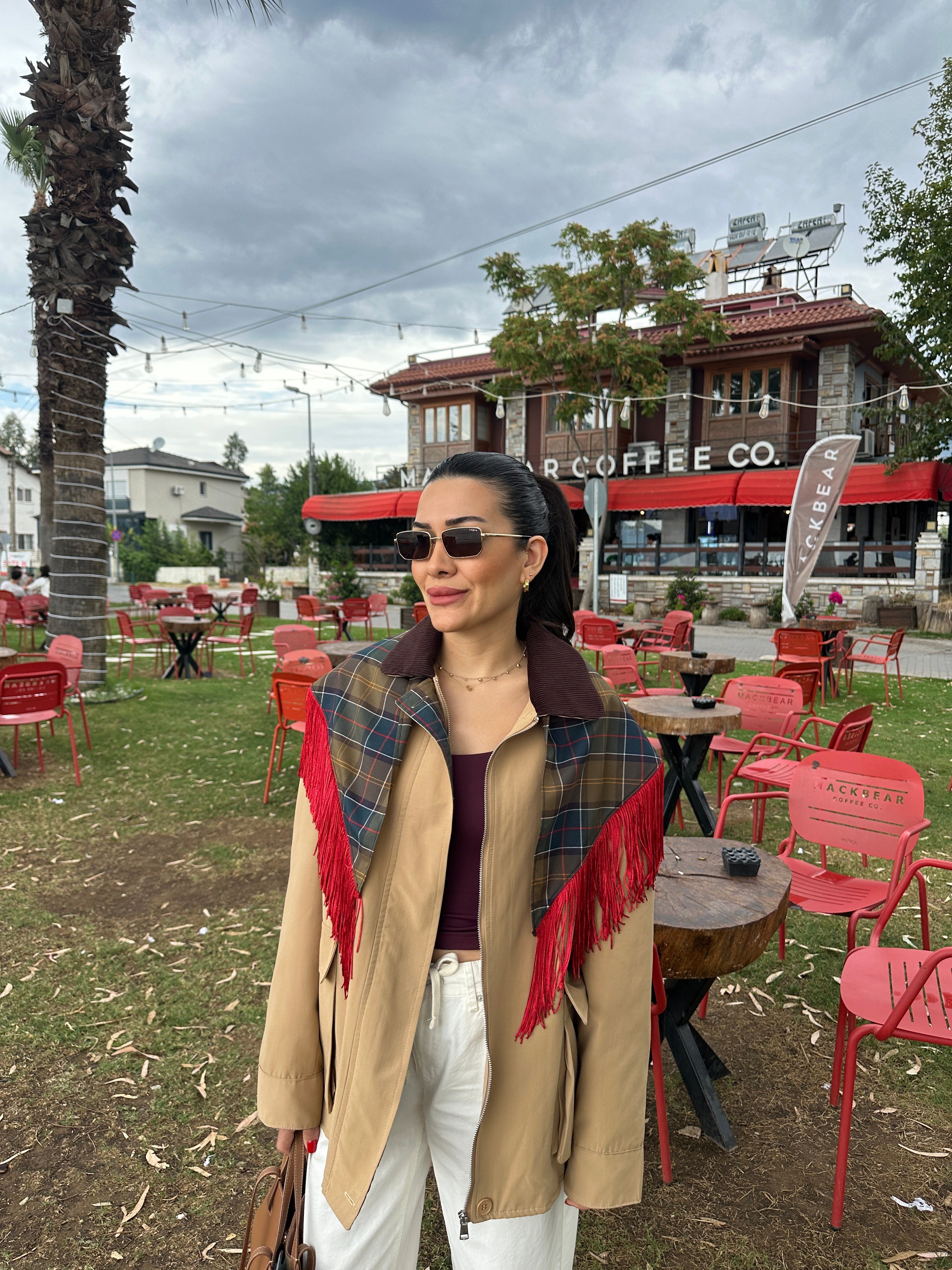 Kadife Yakalı Ekose Şal Detaylı Camel Trençkot