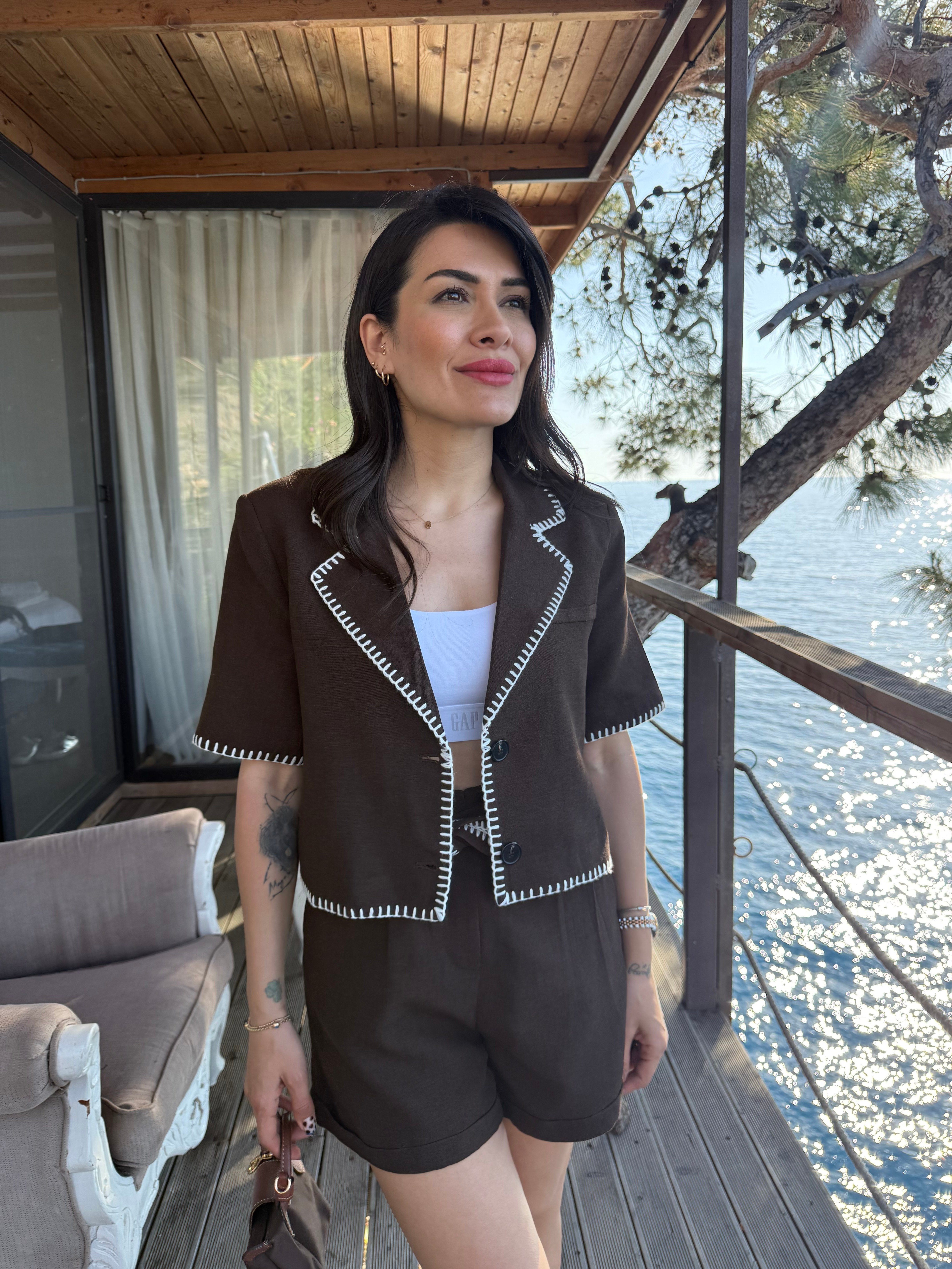 Kahverengi Nakış Detaylı Ceket - Şort Takım 