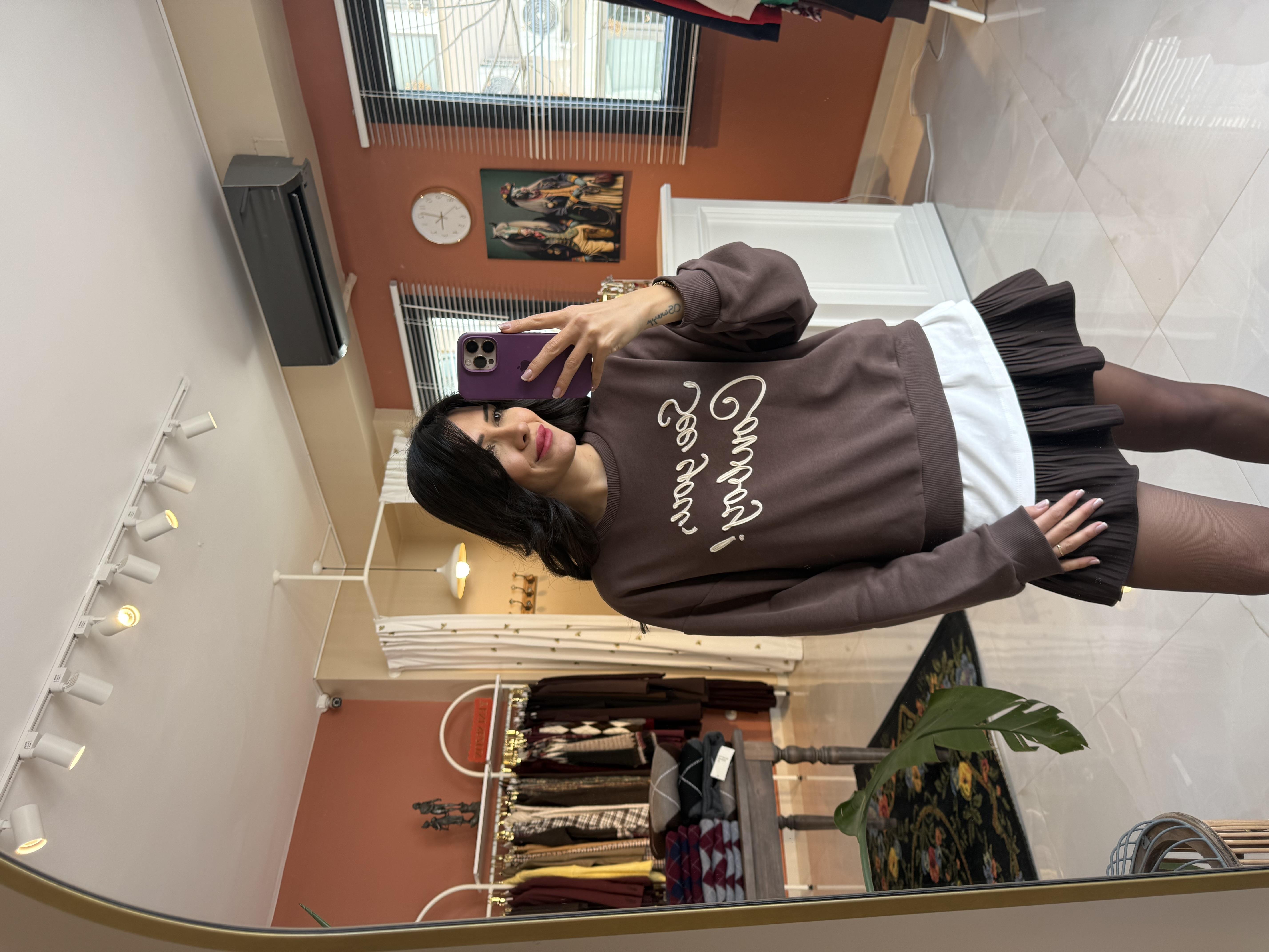 Kahverengi Yazı Nakışlı Sweatshirt 