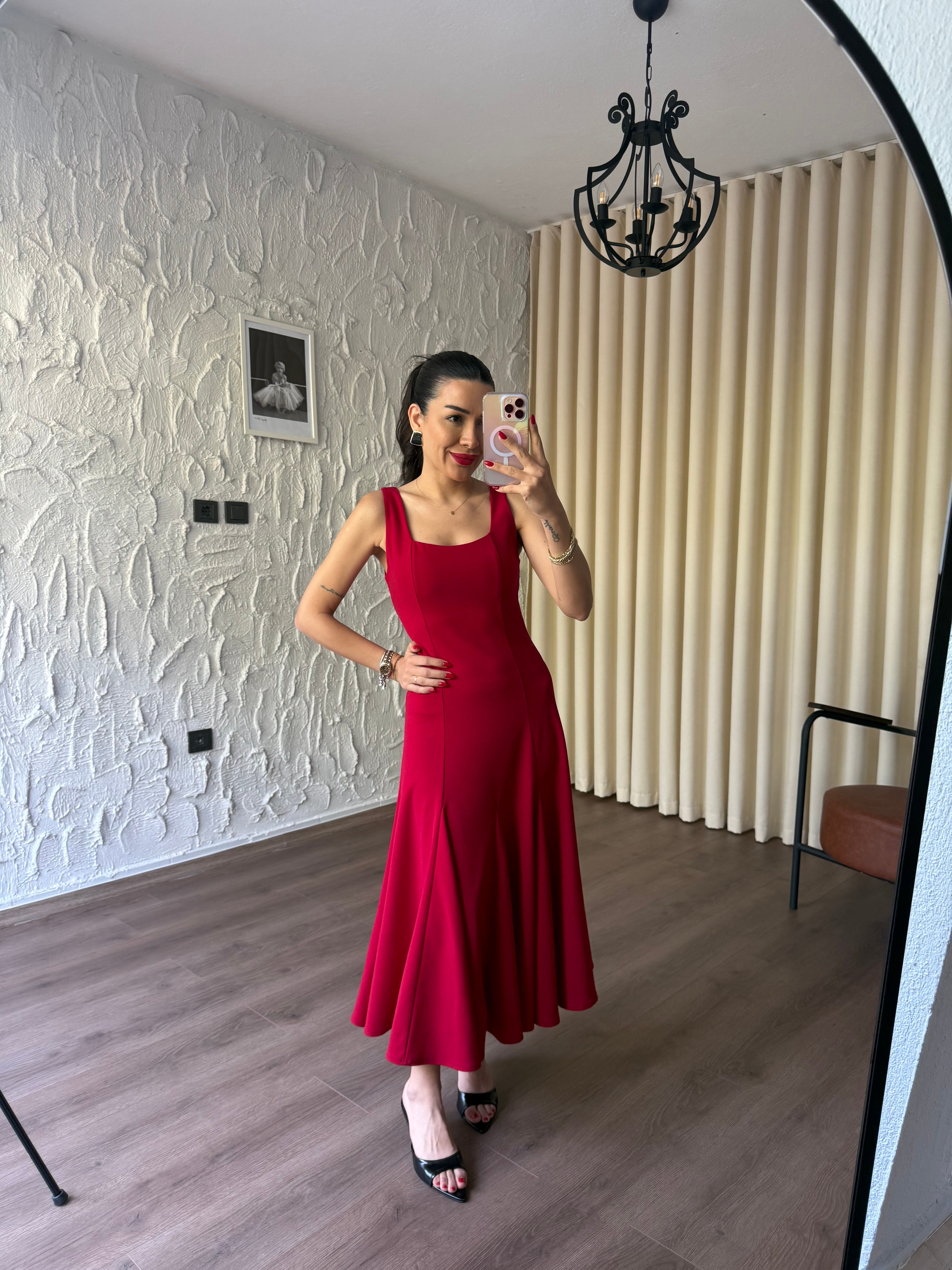 Kare Yaka Godeli Kırmızı Çan Elbise