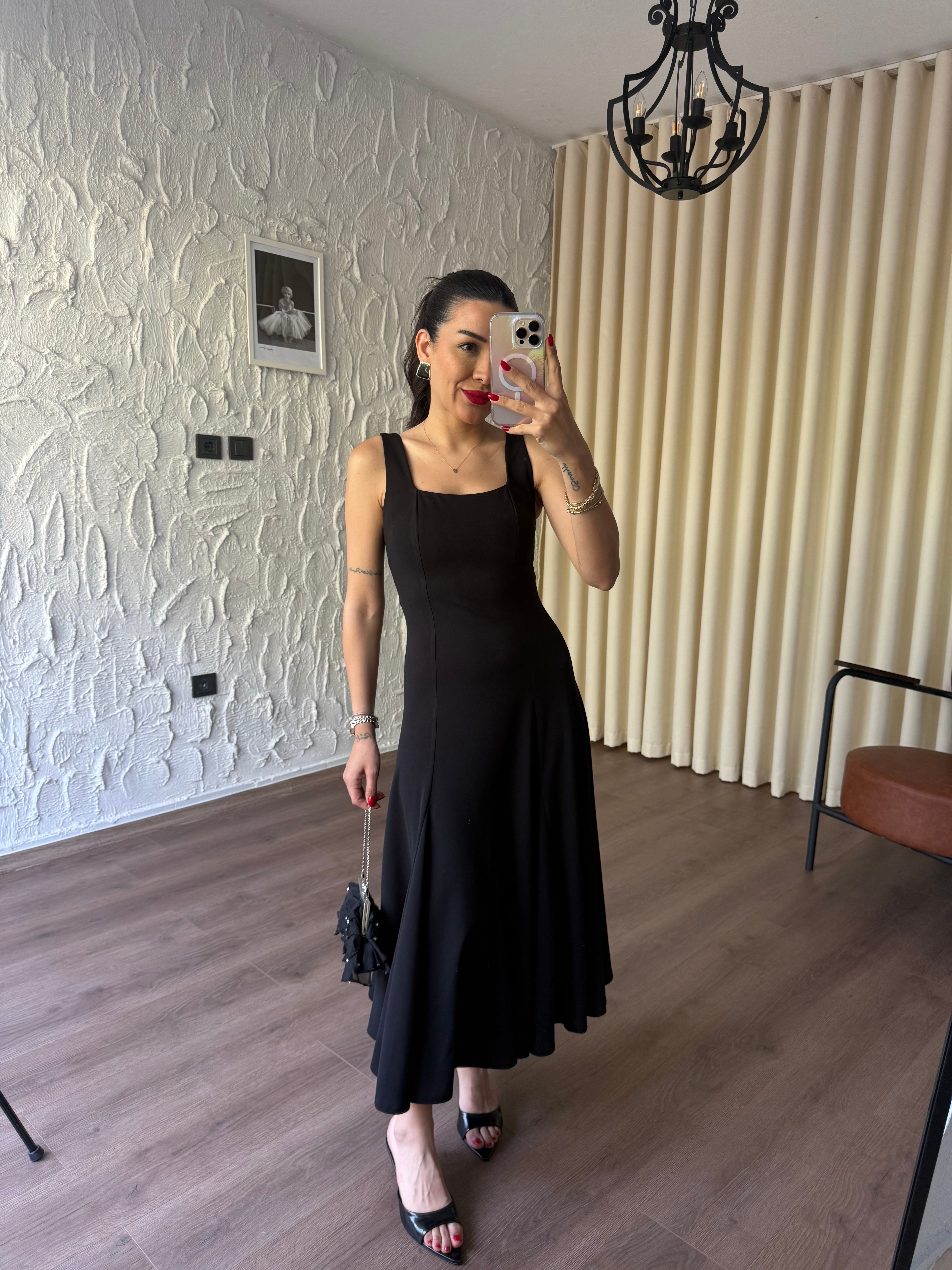 Kare Yaka Godeli Siyah Çan Elbise