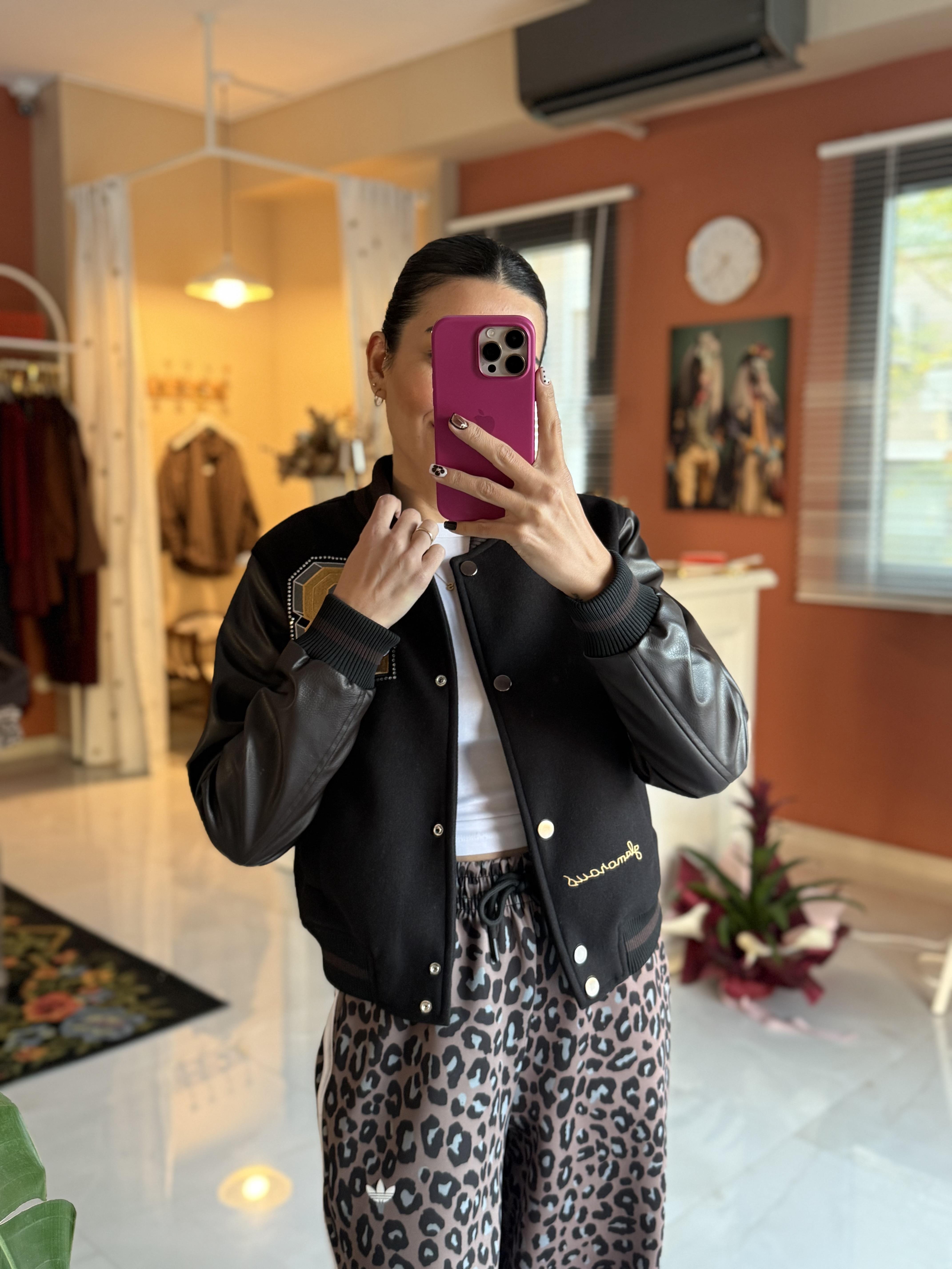 Kolu Deri Detay Siyah Ceket