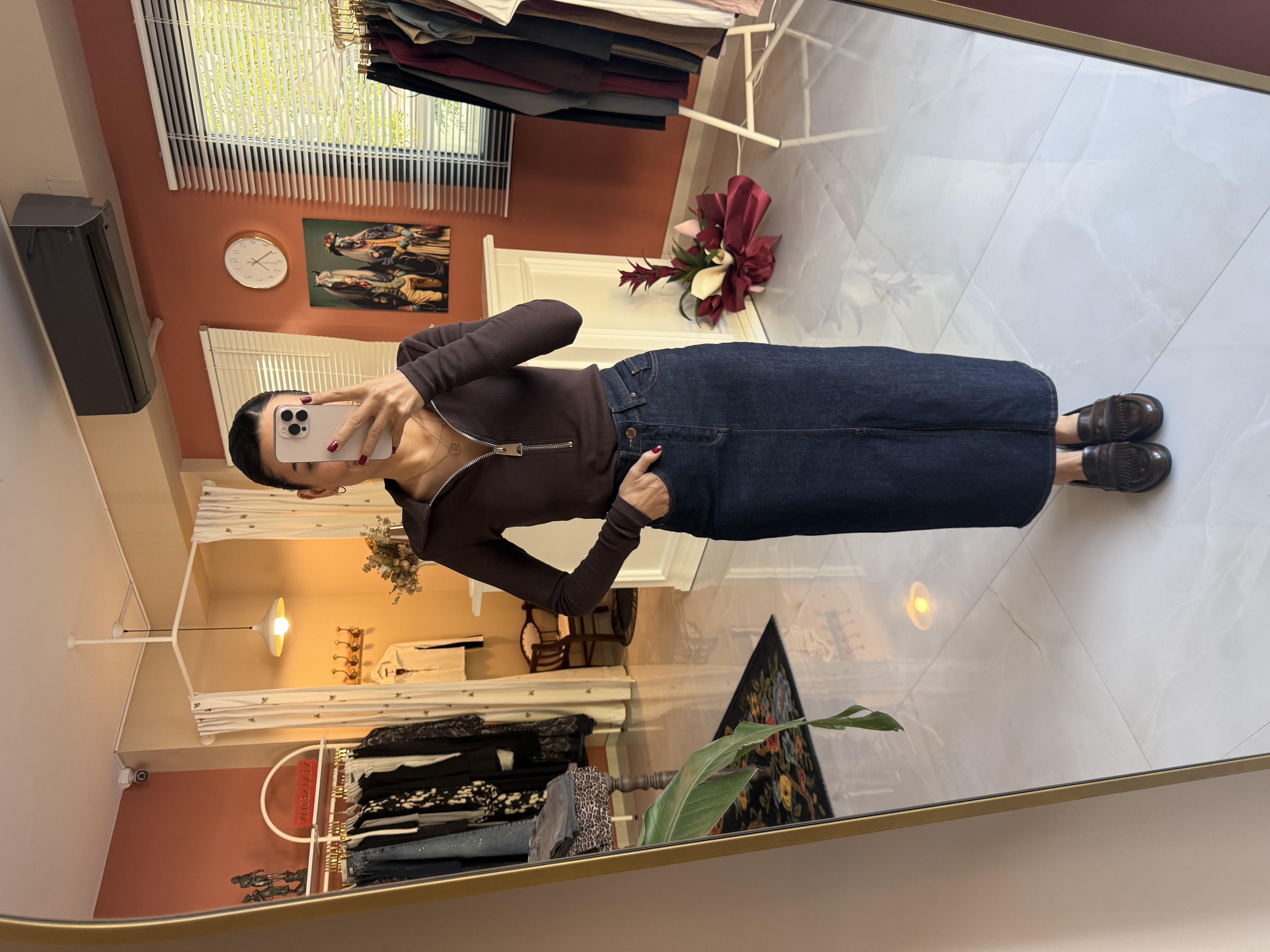 Koyu Mavi Önden Yırtmaçlı Jean Midi Etek · 2