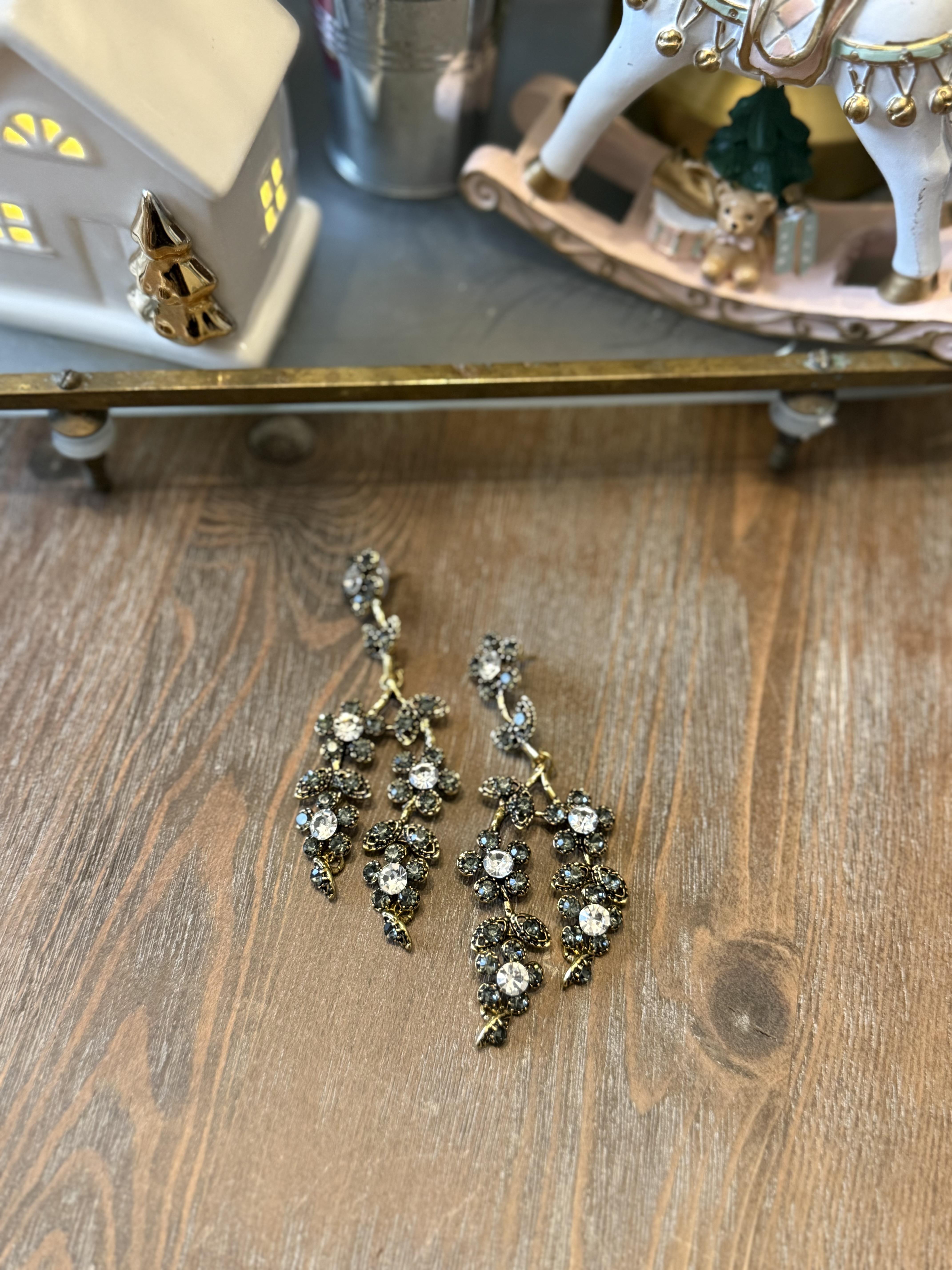 Kristal Taşlı Tasarım Küpe