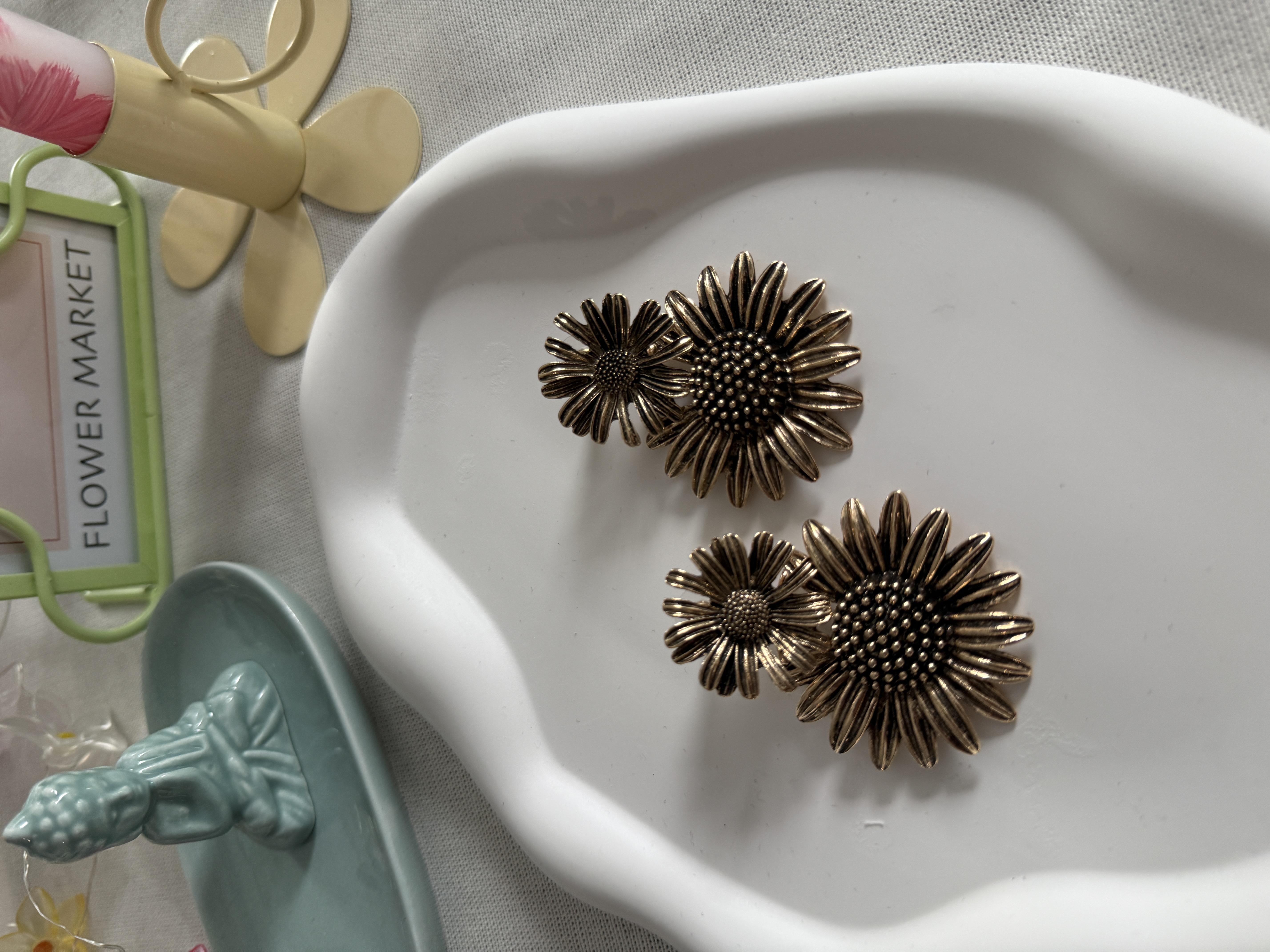 Marka Model Ayçiçek Motif Küpe - Bakır