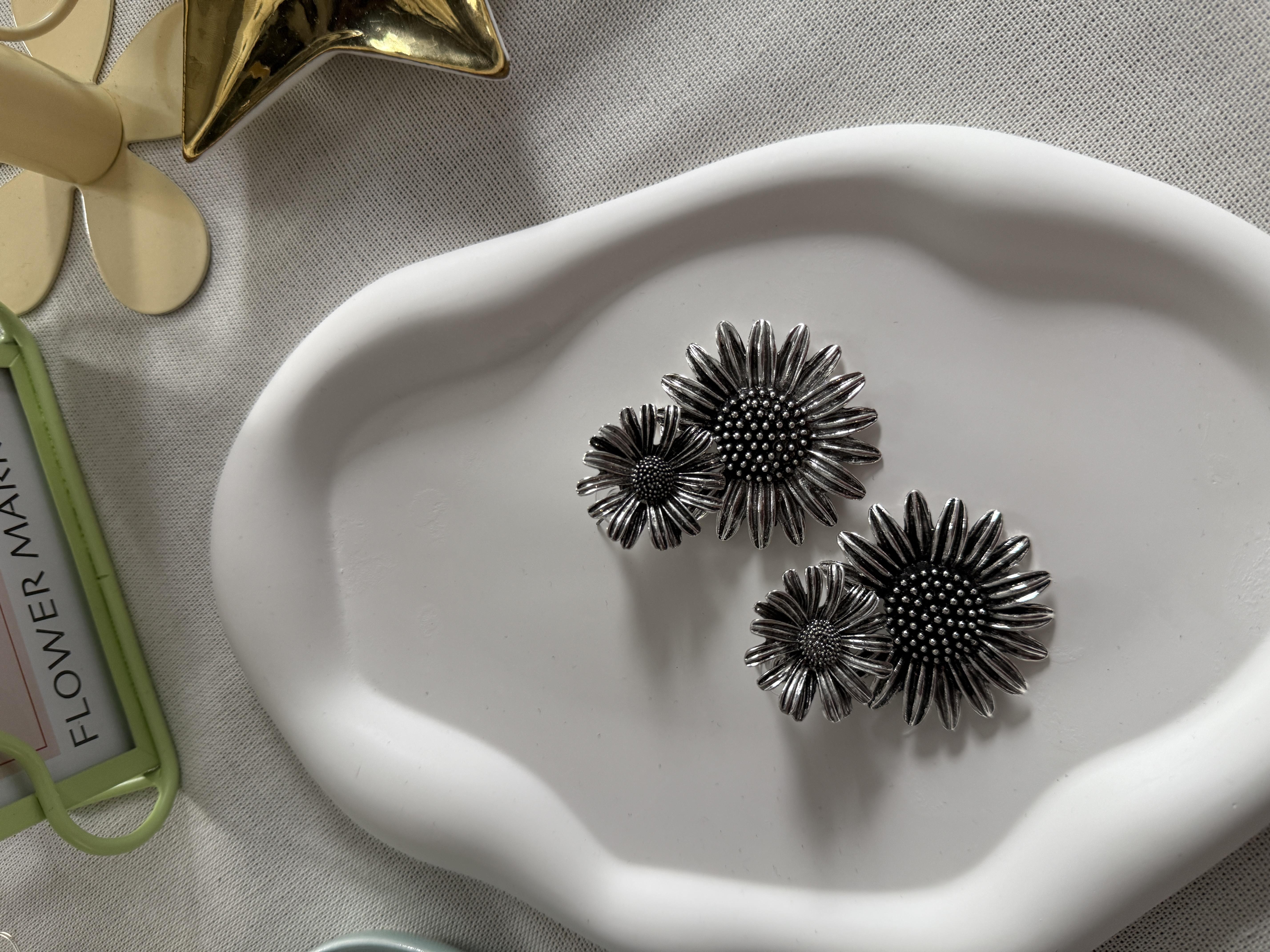 Marka Model Ayçiçek Motif Küpe - Gümüş