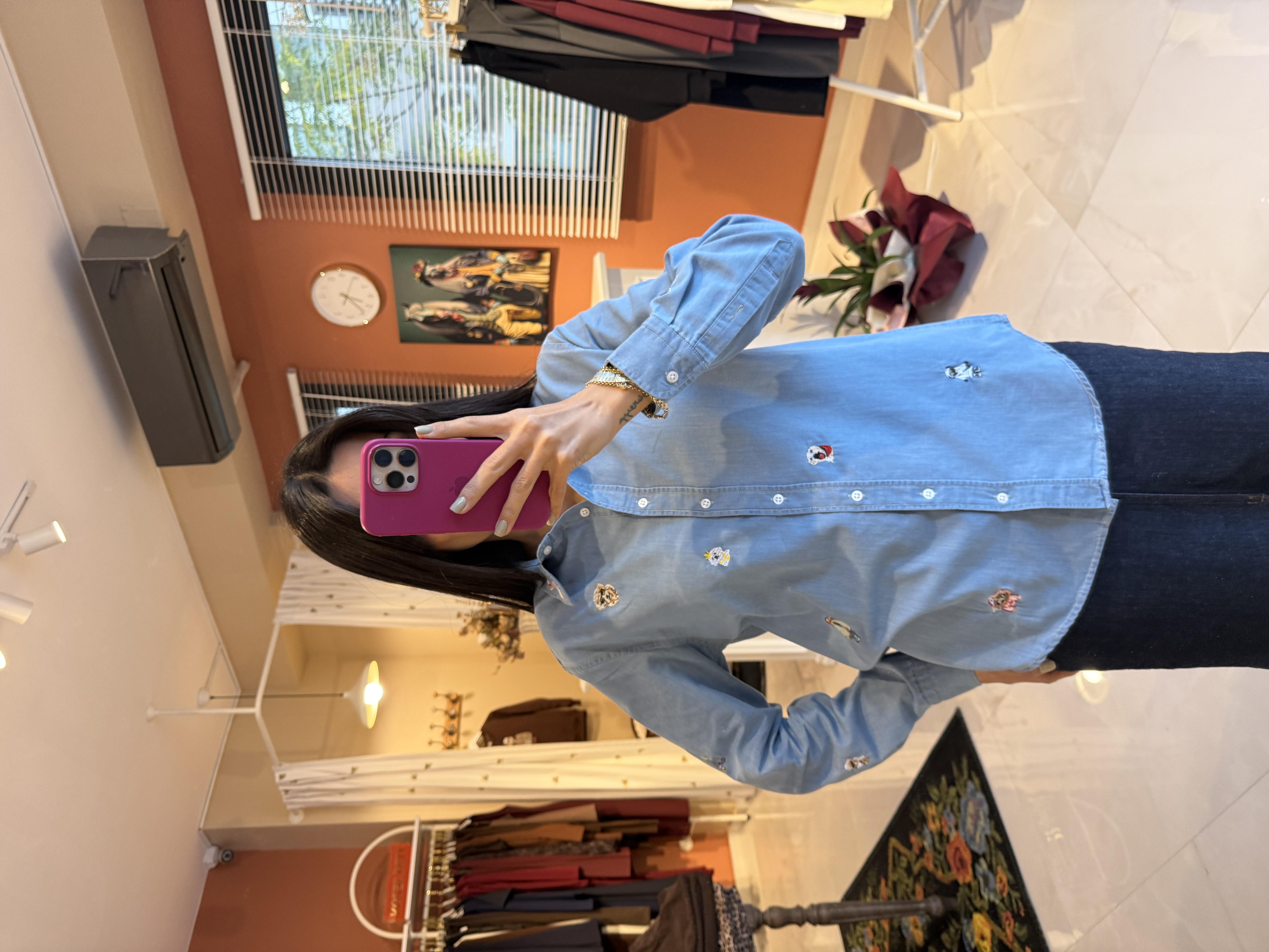 Nakış İşlemeli Açık Mavi Kot Gömlek