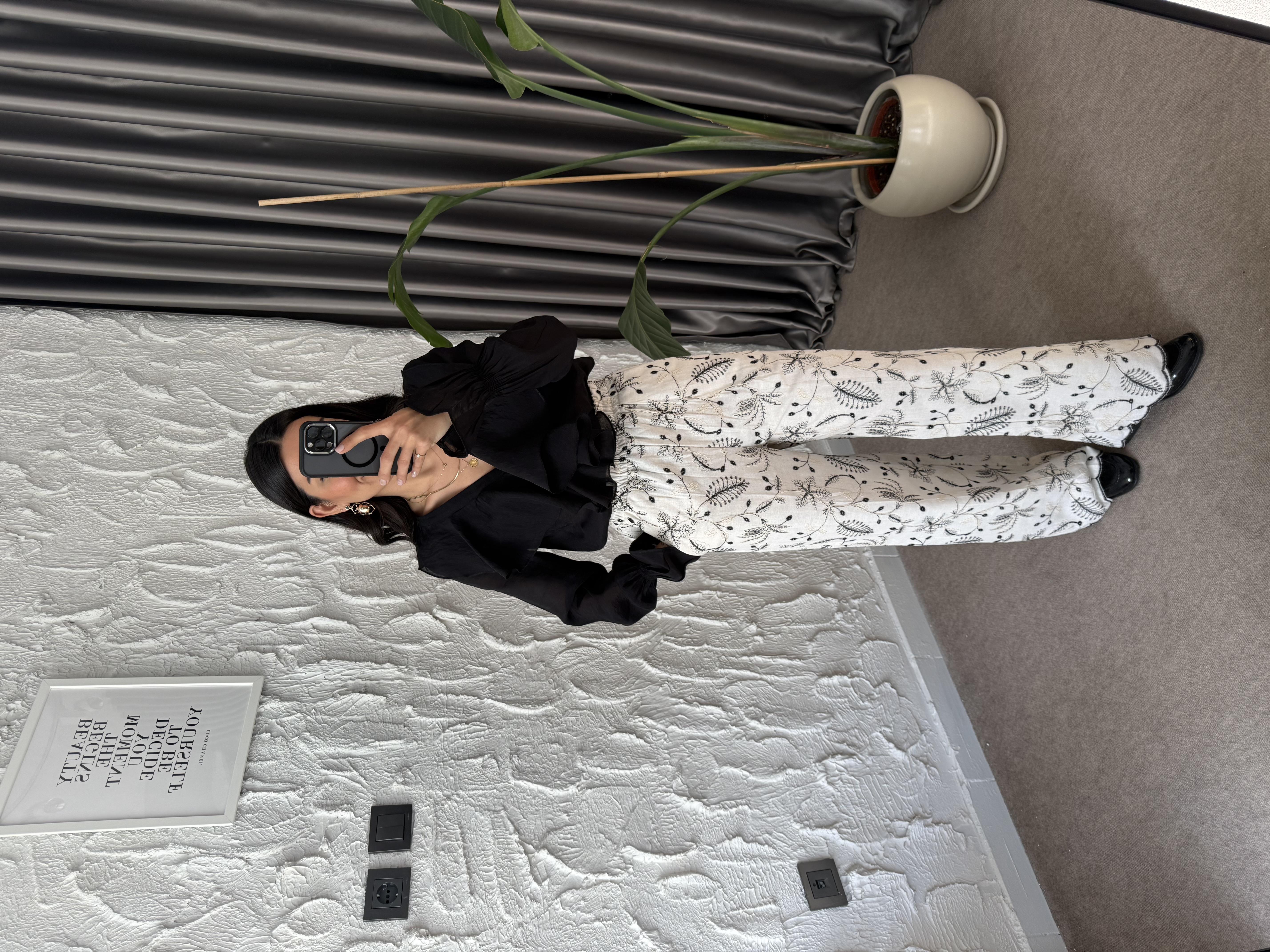 Nakış İşlemeli Beli Lastikli Keten Pantolon