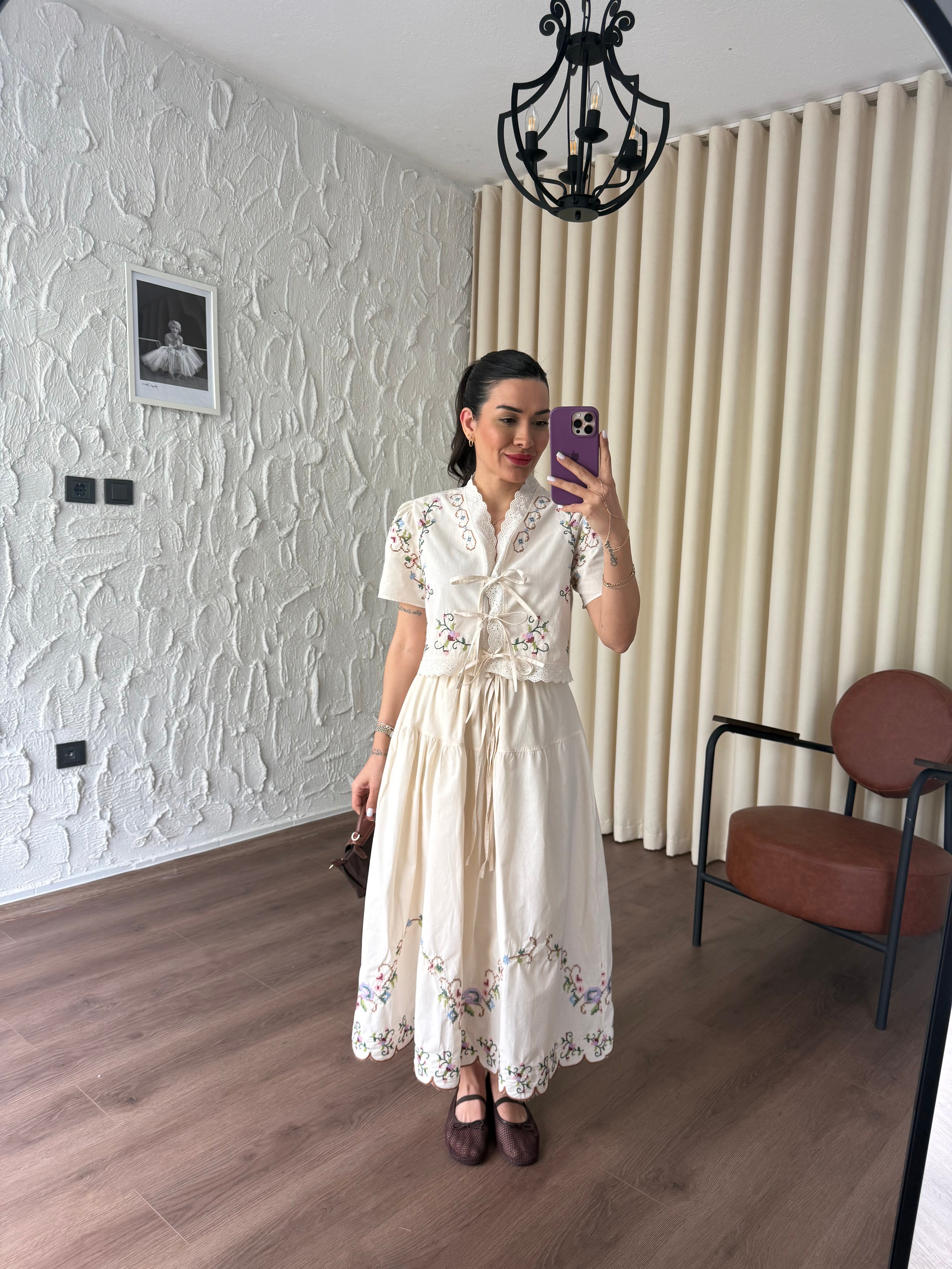 Nakış İşlemeli Etekli Keten Takım