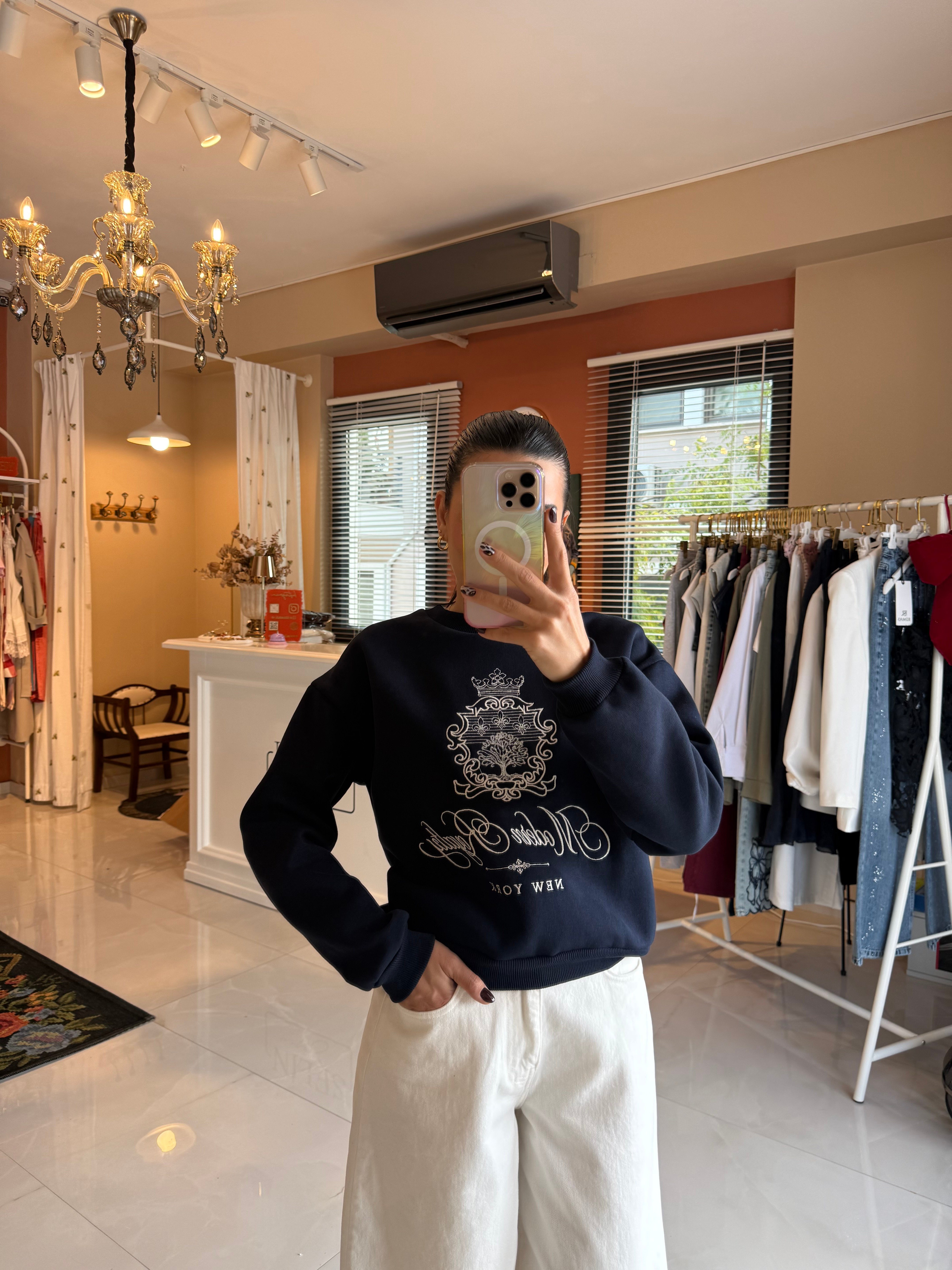 Nakış İşlemeli Lacivert Sweatshirt