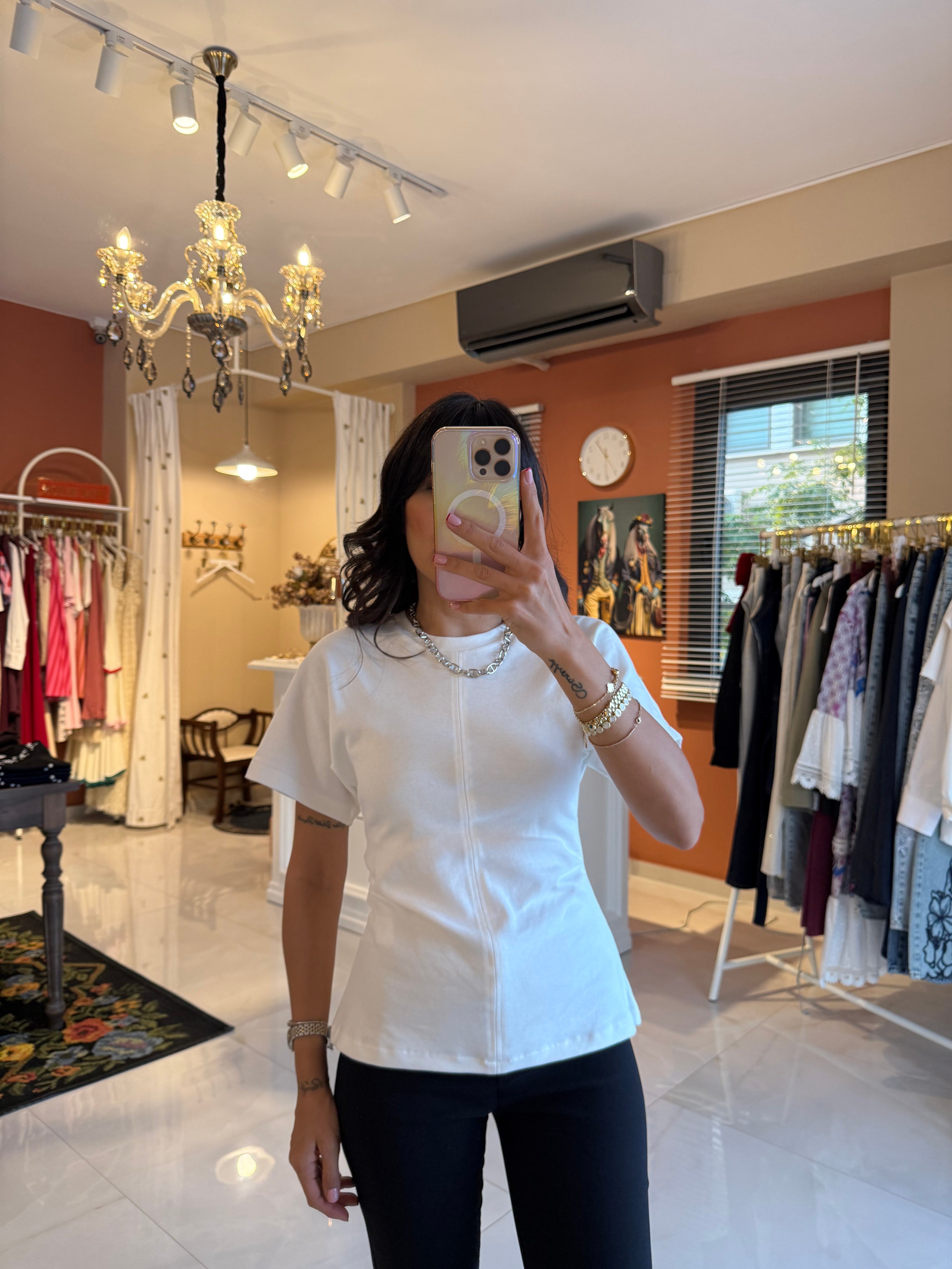 Önden Dikişli Beyaz Tshirt