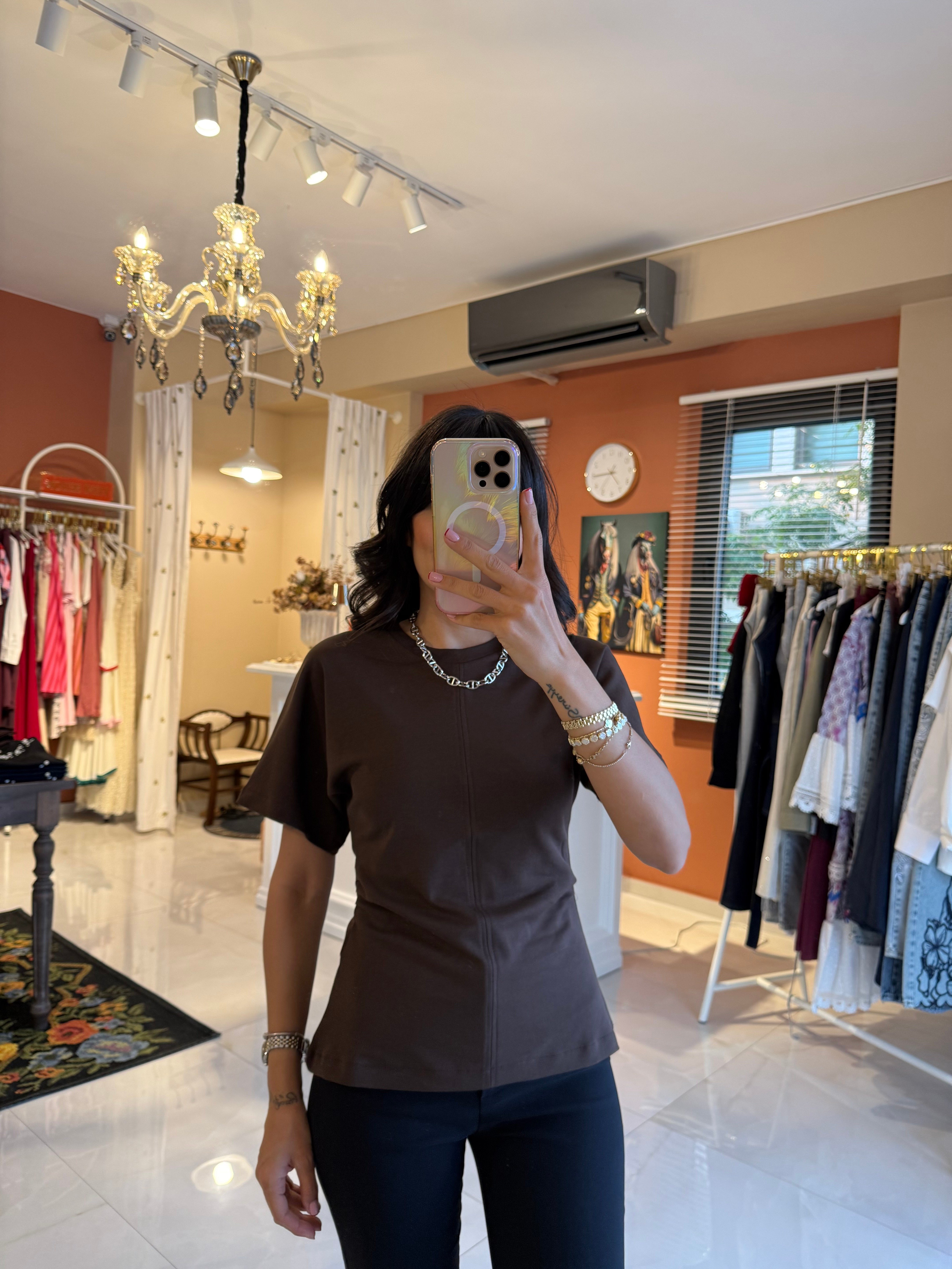 Önden Dikişli Kahve Tshirt