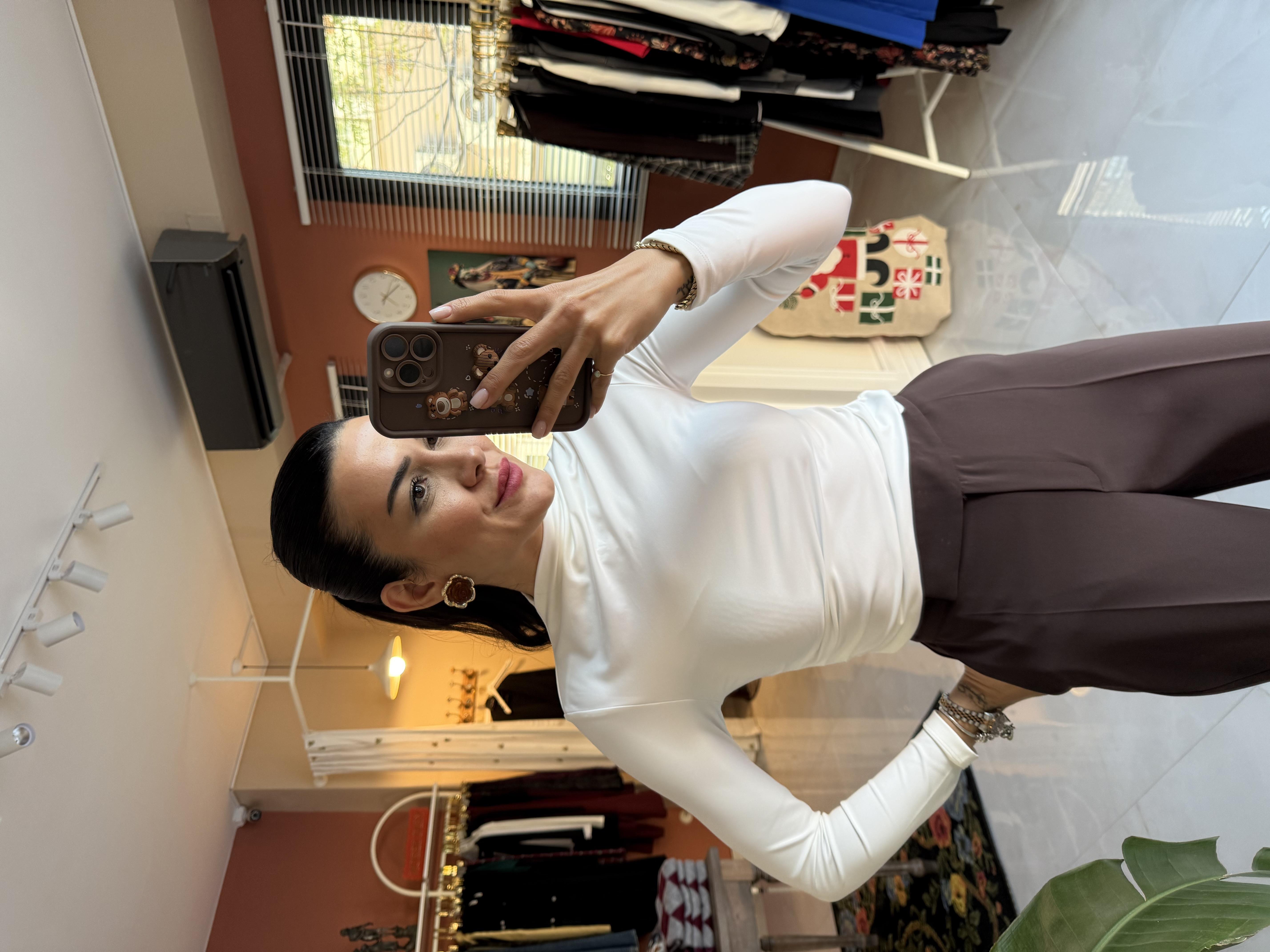 Önü Büzgü Detaylı Ekru Bluz