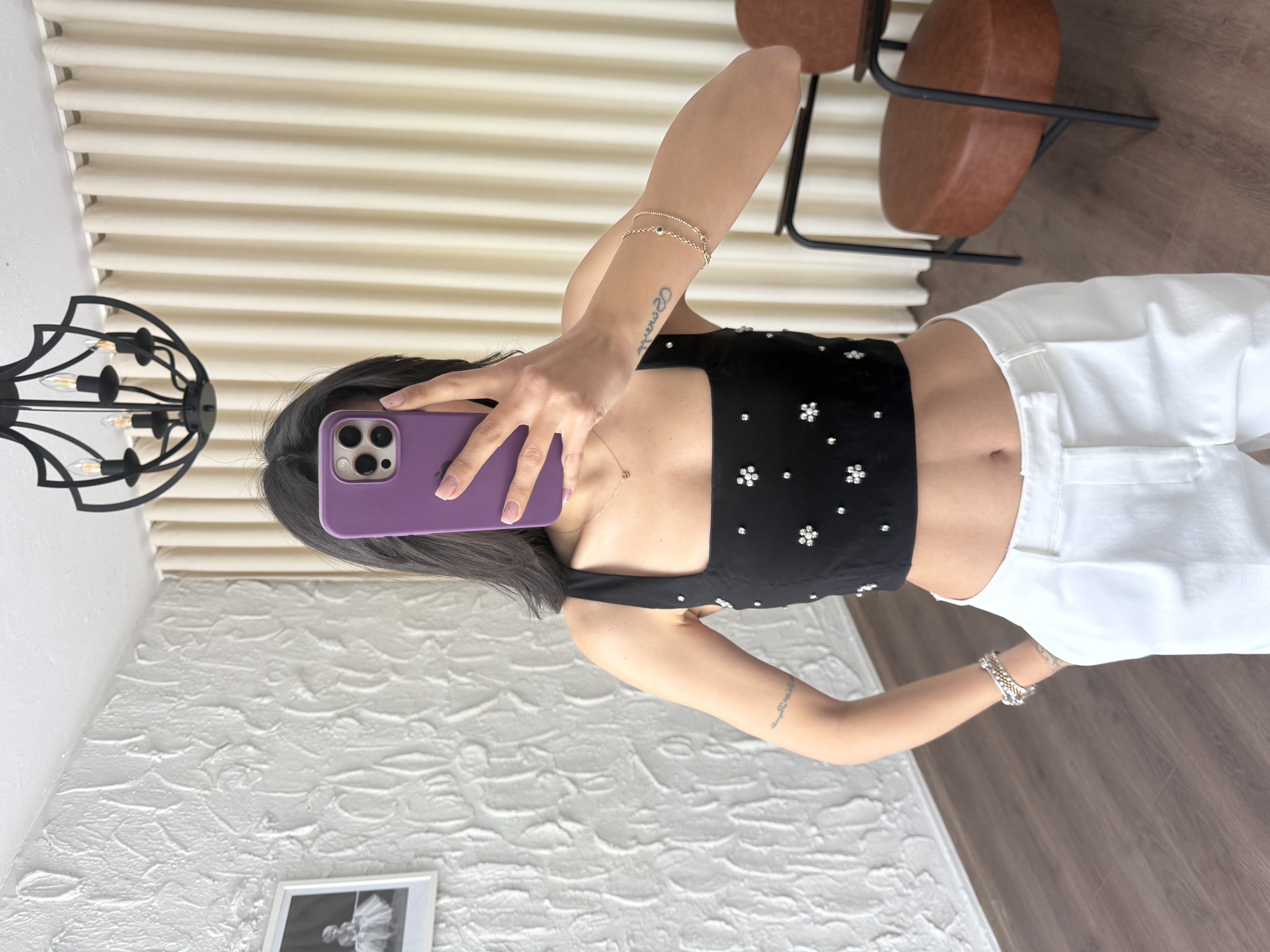 Önü Taşlı Siyah Crop Bluz