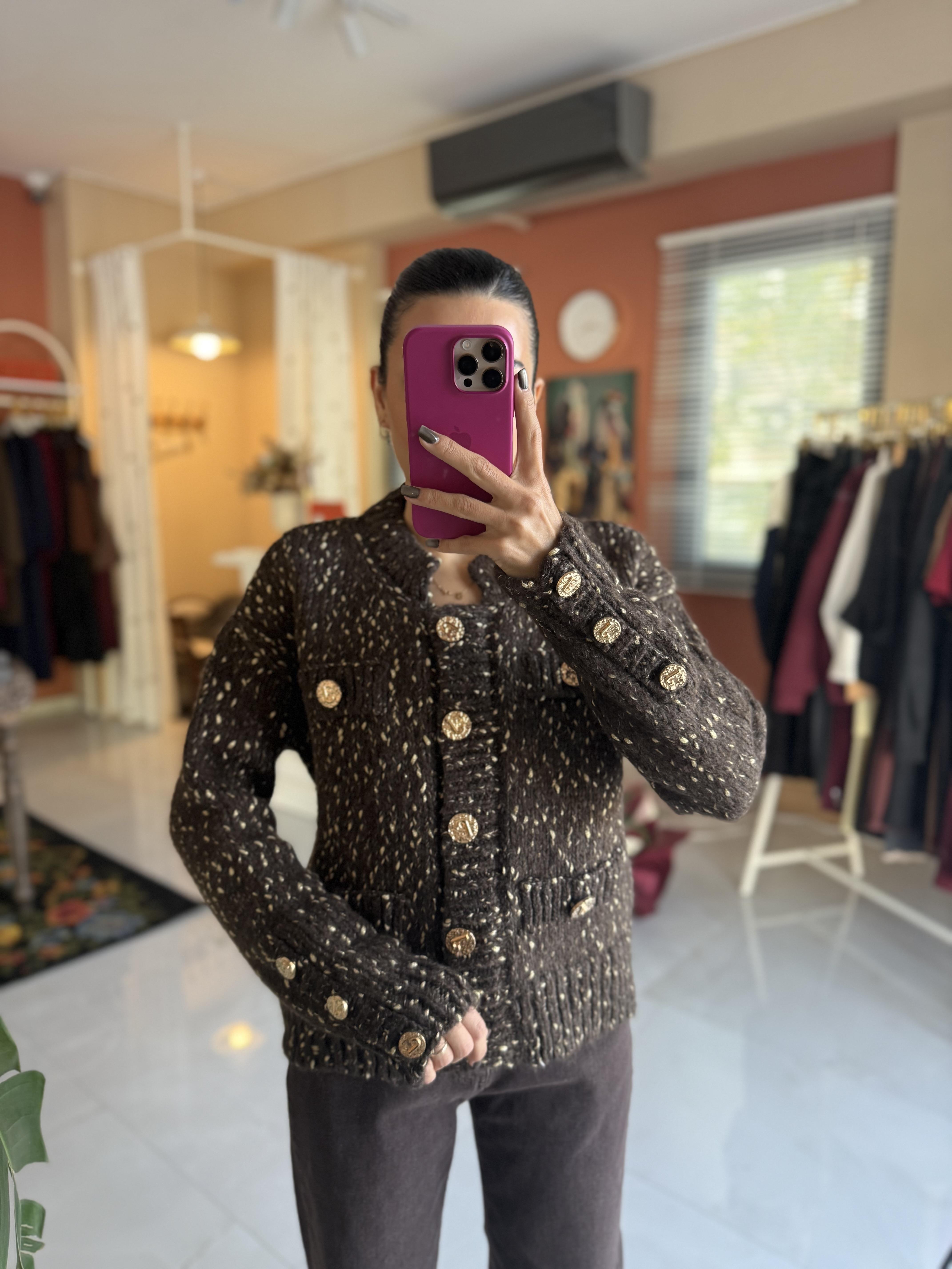 Sim Detaylı Cep Kapaklı Kahverengi Triko Ceket