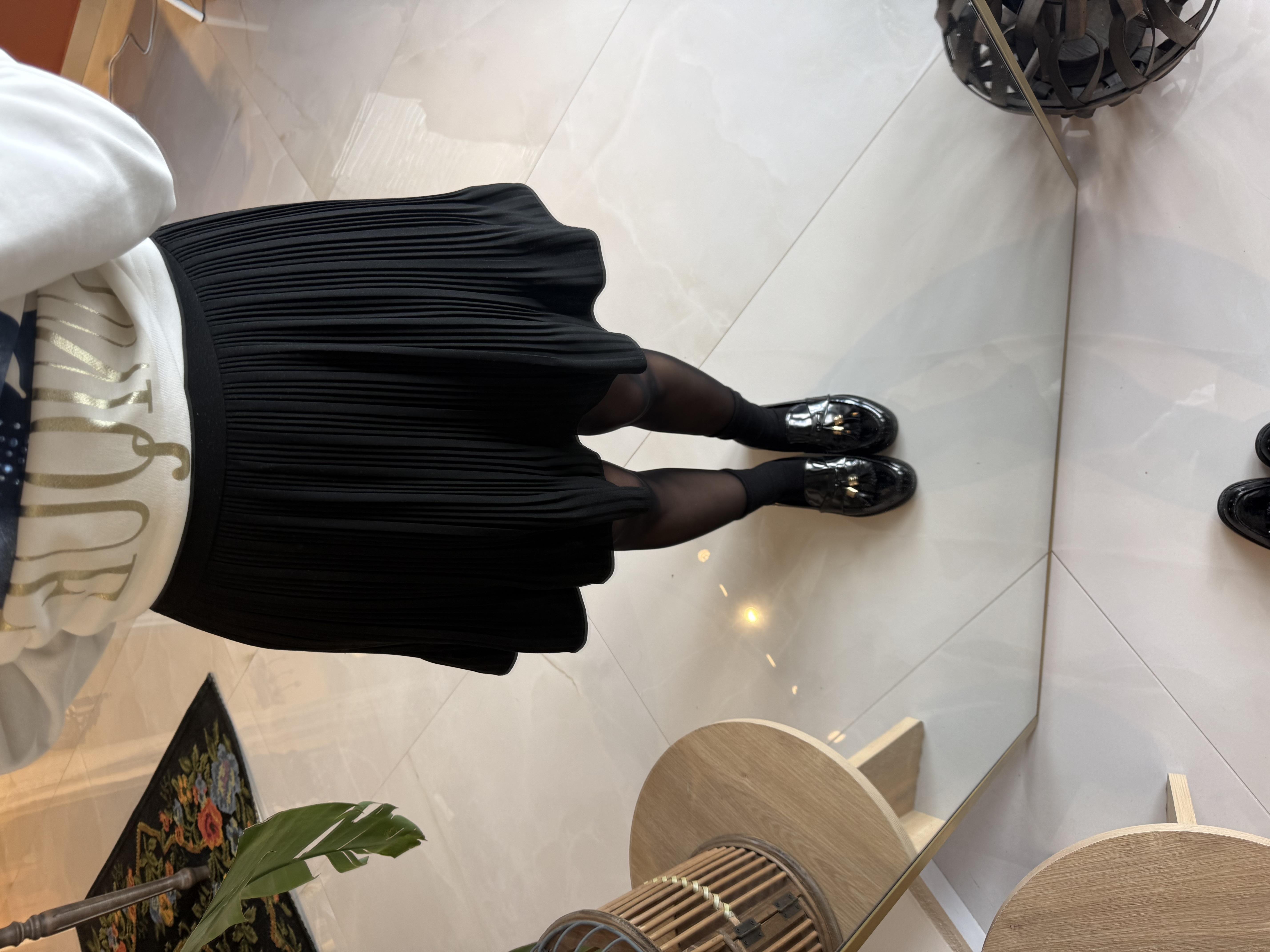 Siyah Astarlı Şortlu Piliseli Mini Etek