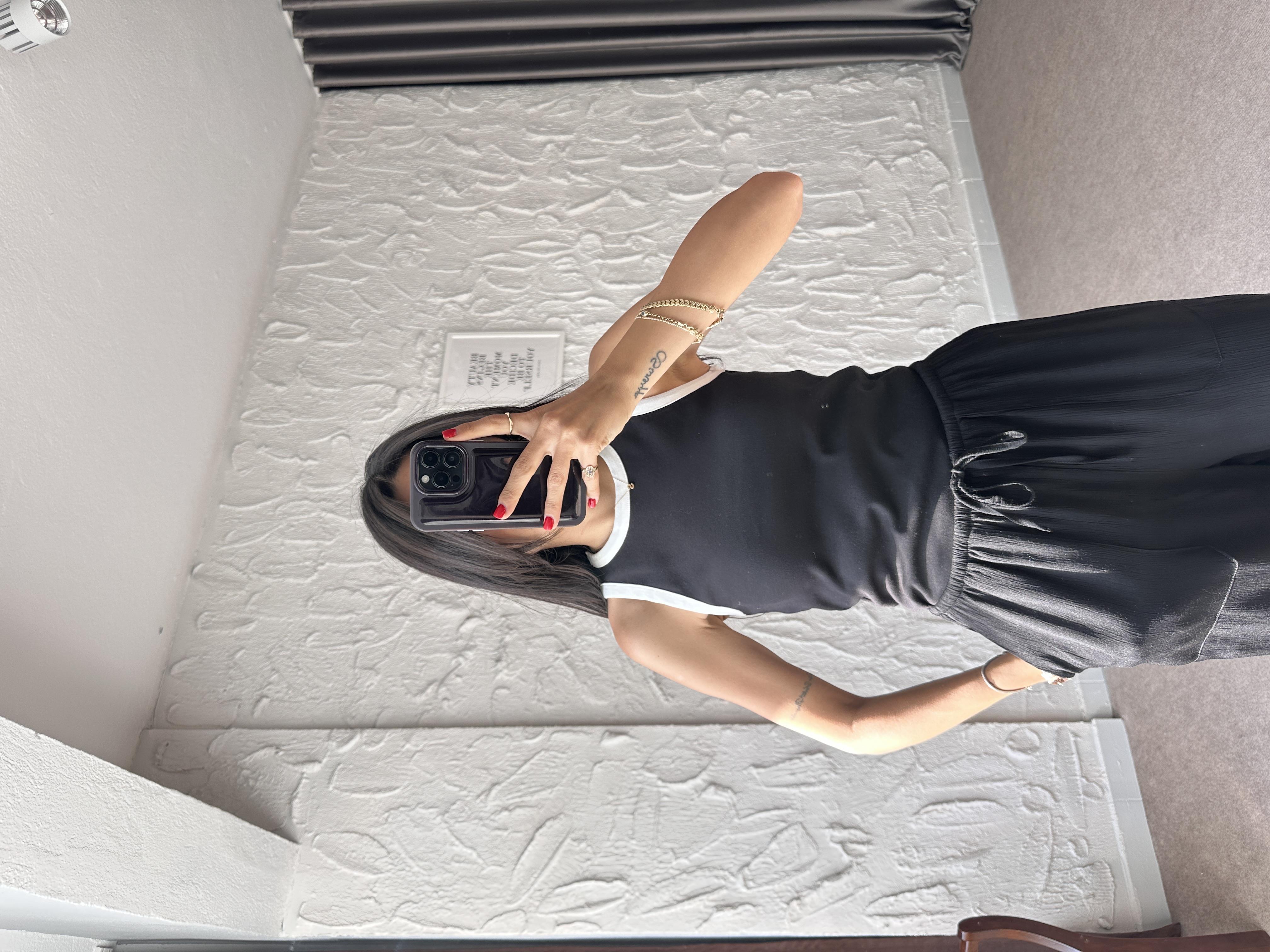 Beyaz Biyeli Kolsuz Body · 3