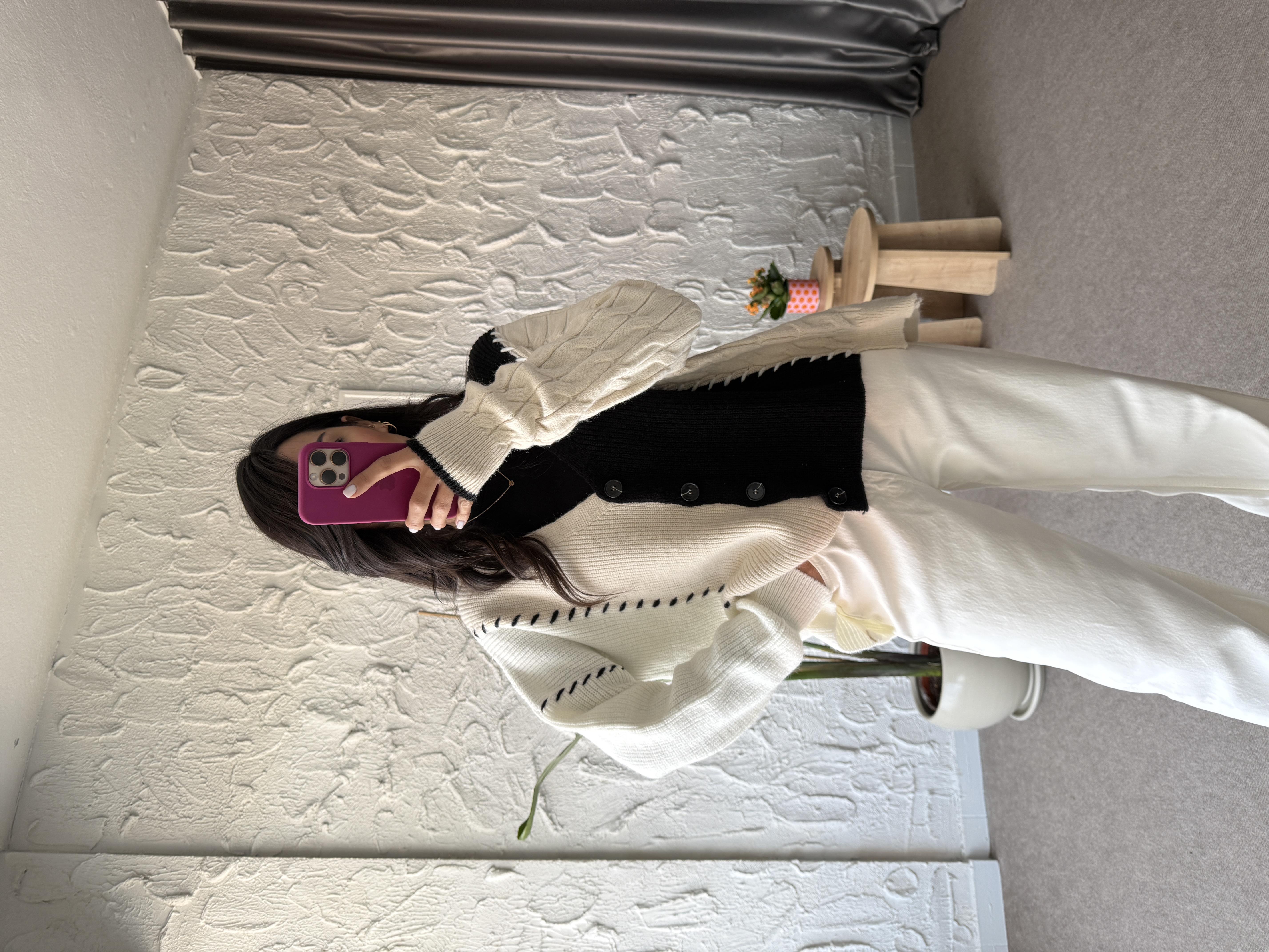 Siyah Ekru Asimetrik Model Hırka Triko