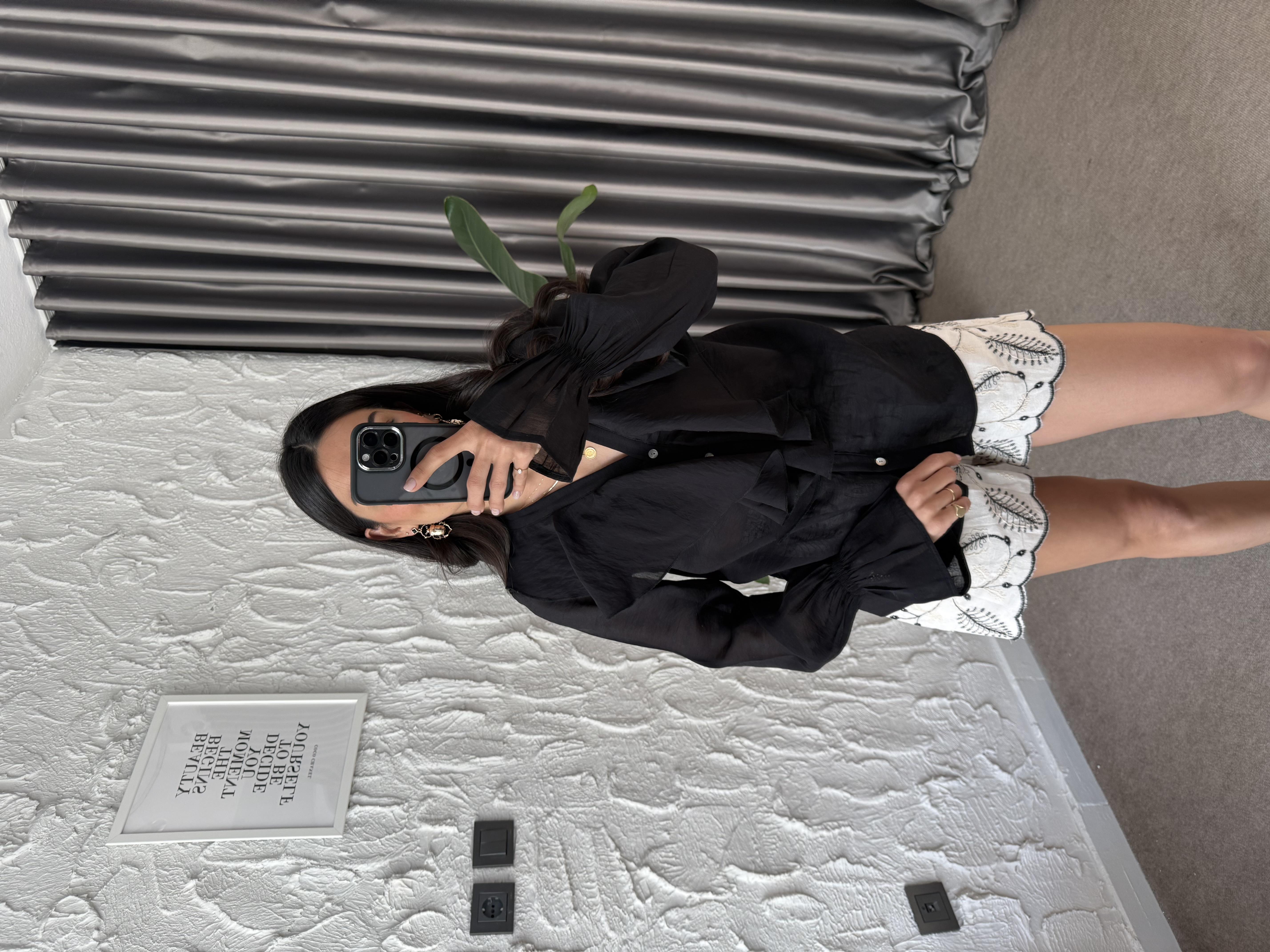 Siyah Fırfırlı Transparan Gömlek