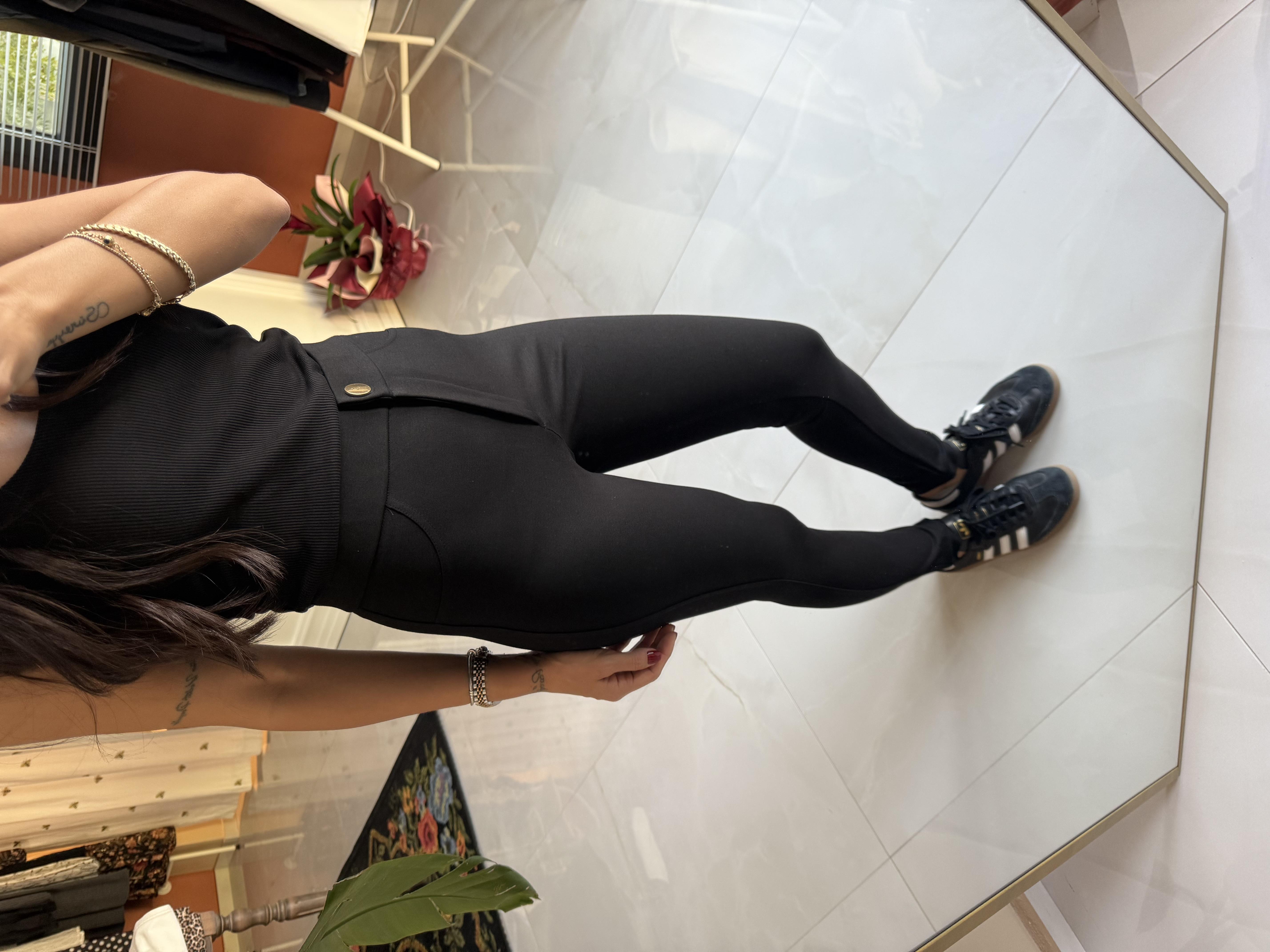 Siyah Gold Düğmeli Tayt Pantolon · 4