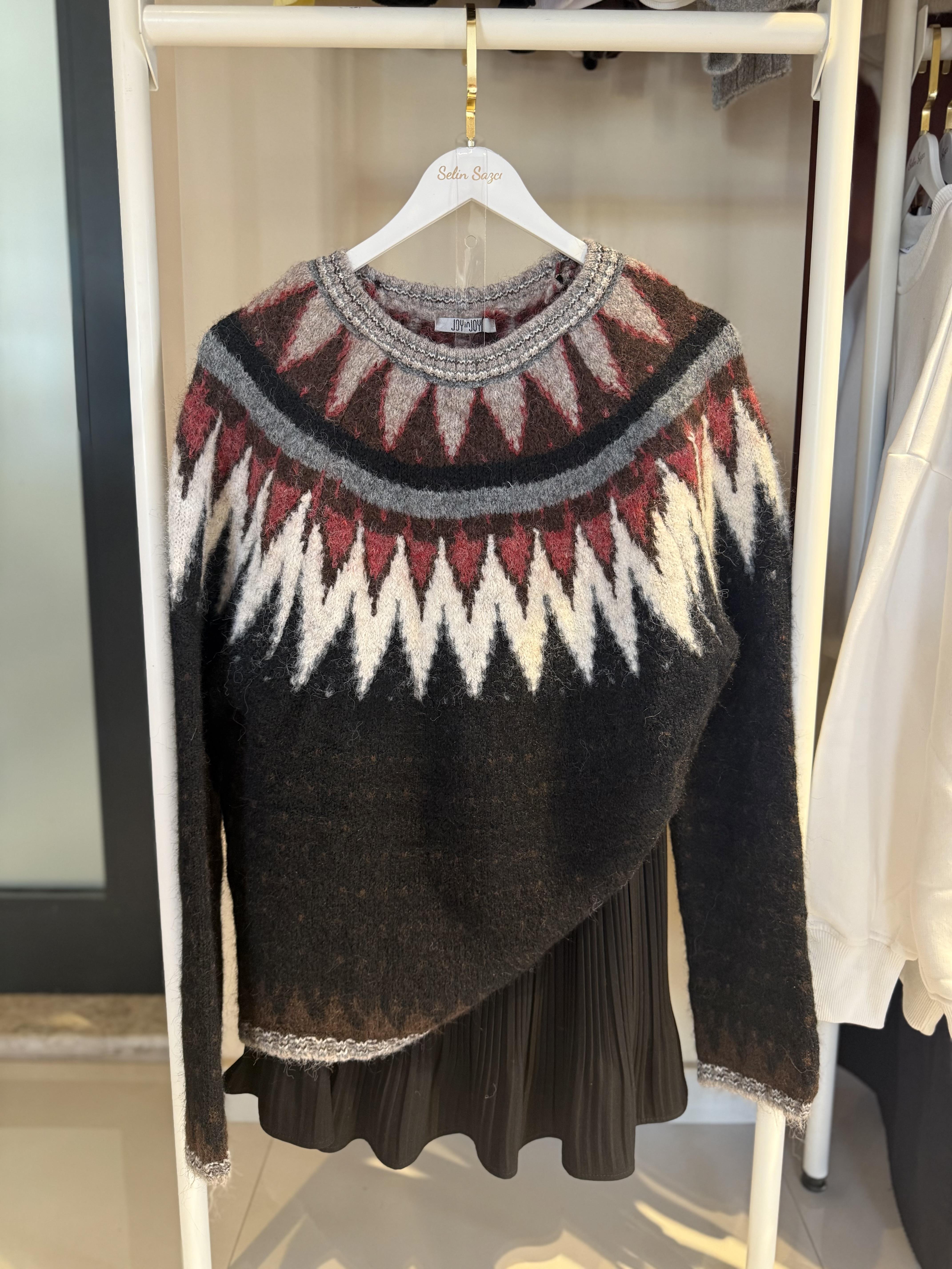 Siyah Kahve Etnik Desenli Kazak