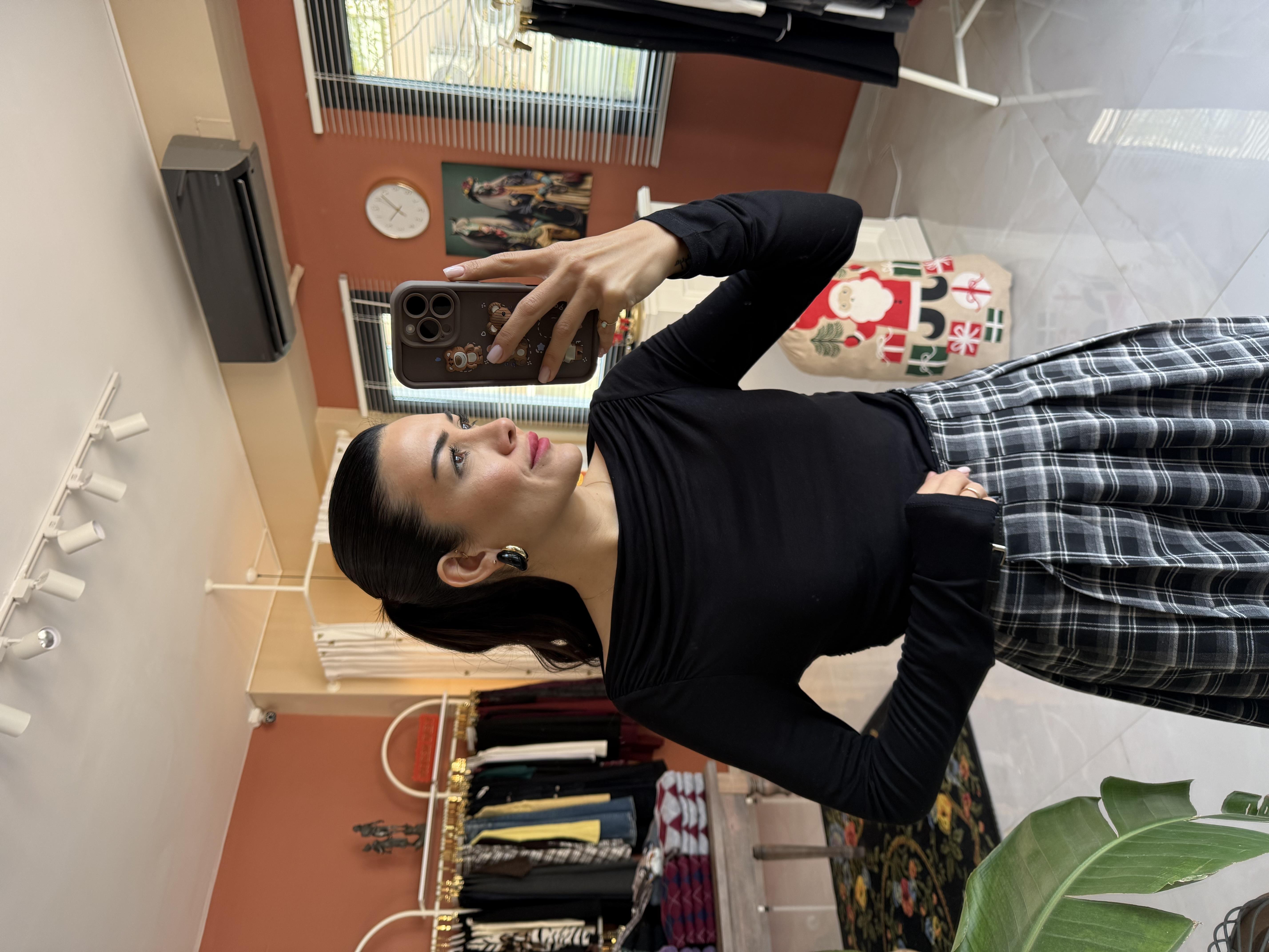 Siyah Kayık Yaka Pamuk Bluz