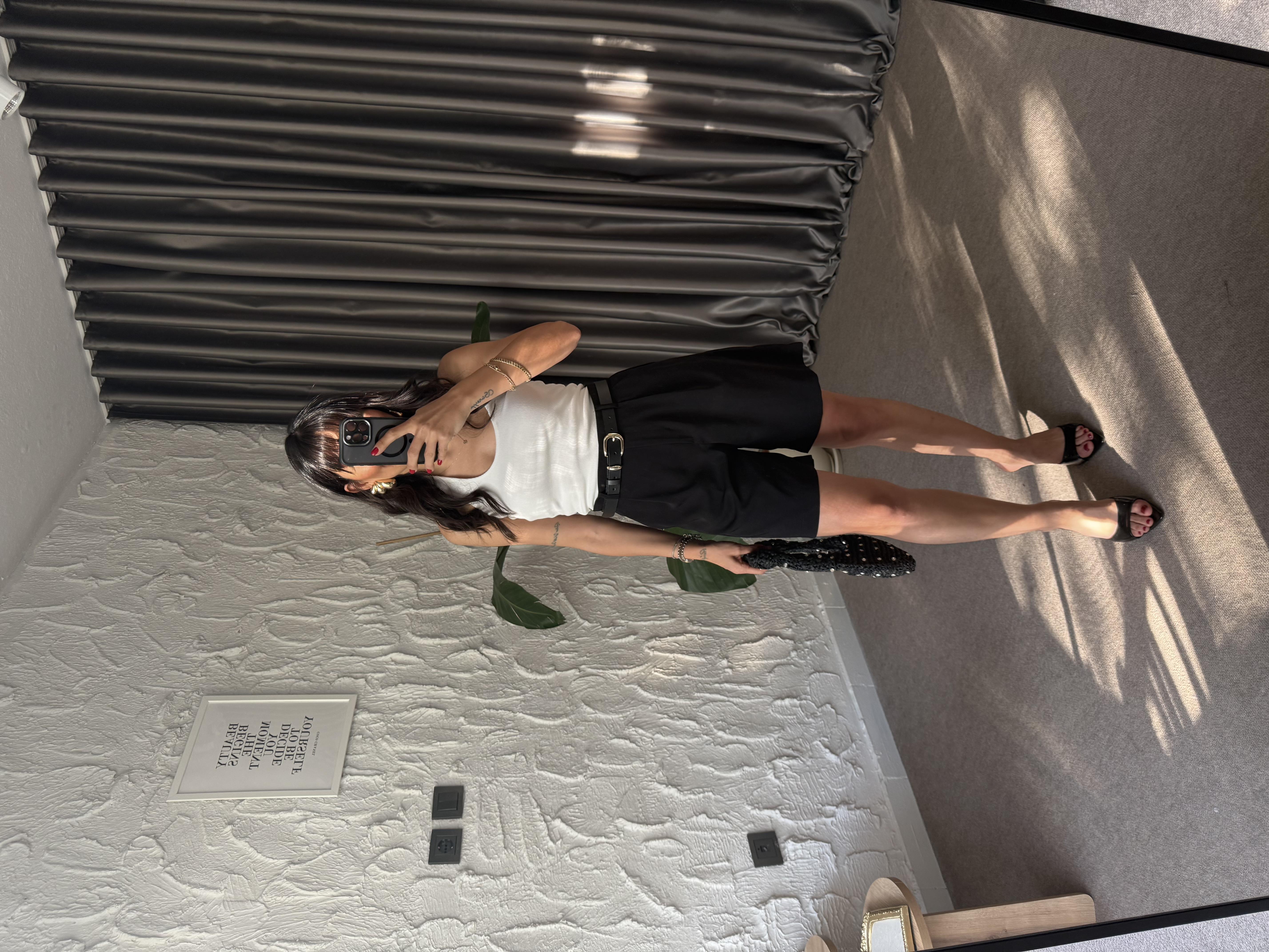 Siyah Pile Detaylı Tensel Şort