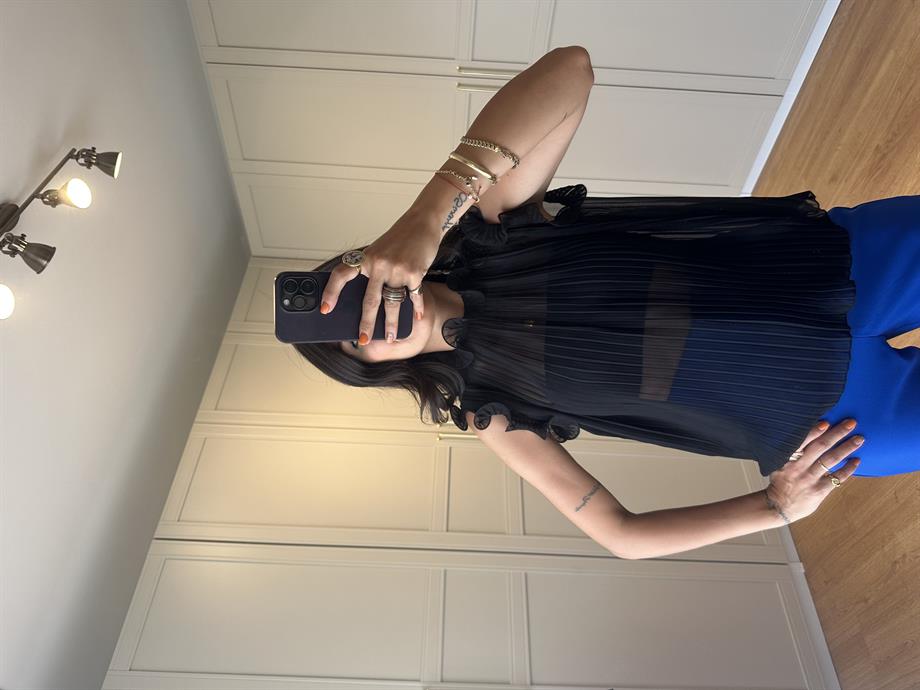 Siyah Piliseli Transparan Bluz