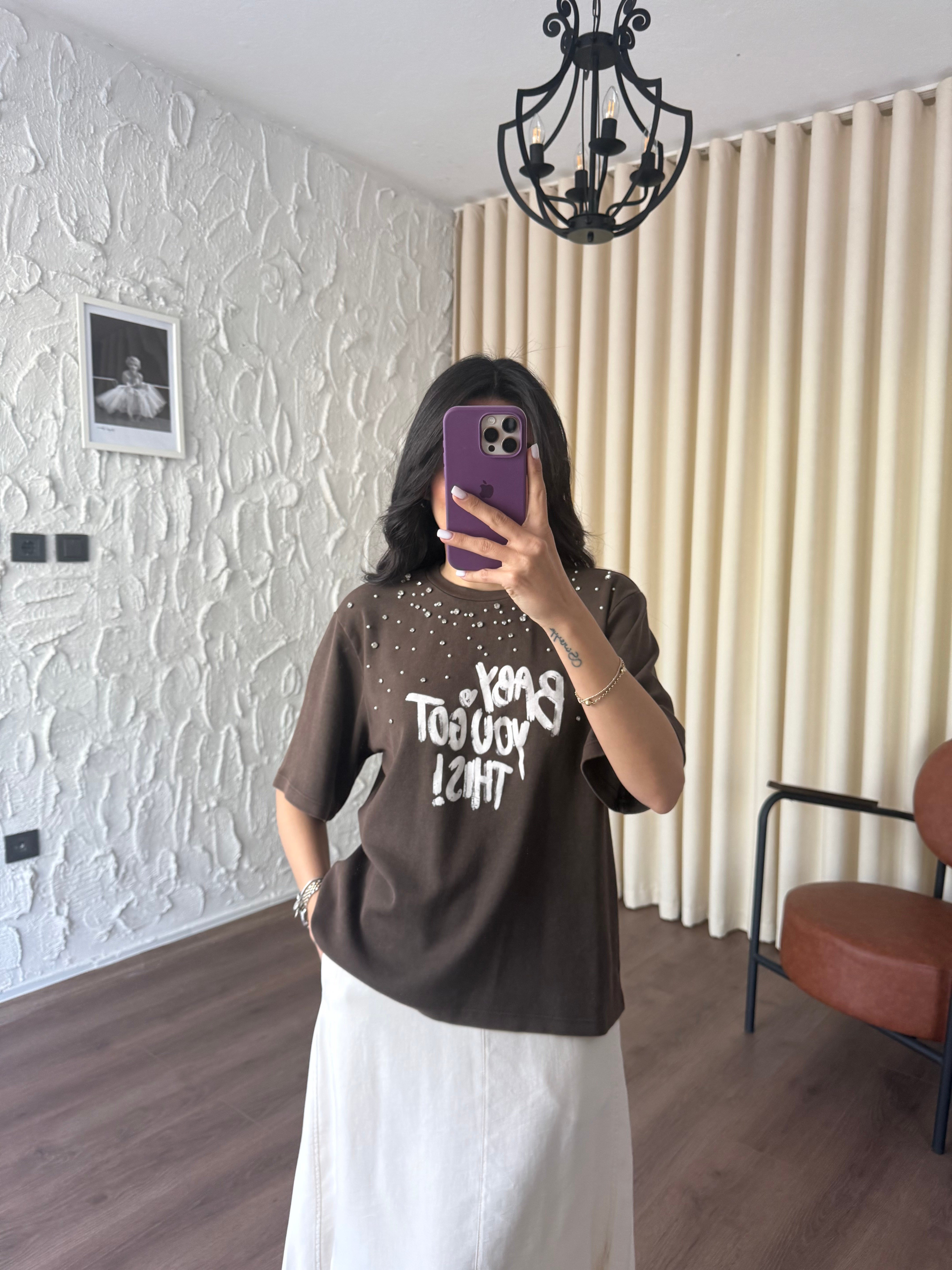 Taş ve Boncuk Detaylı Baskılı Kahve Tshirt