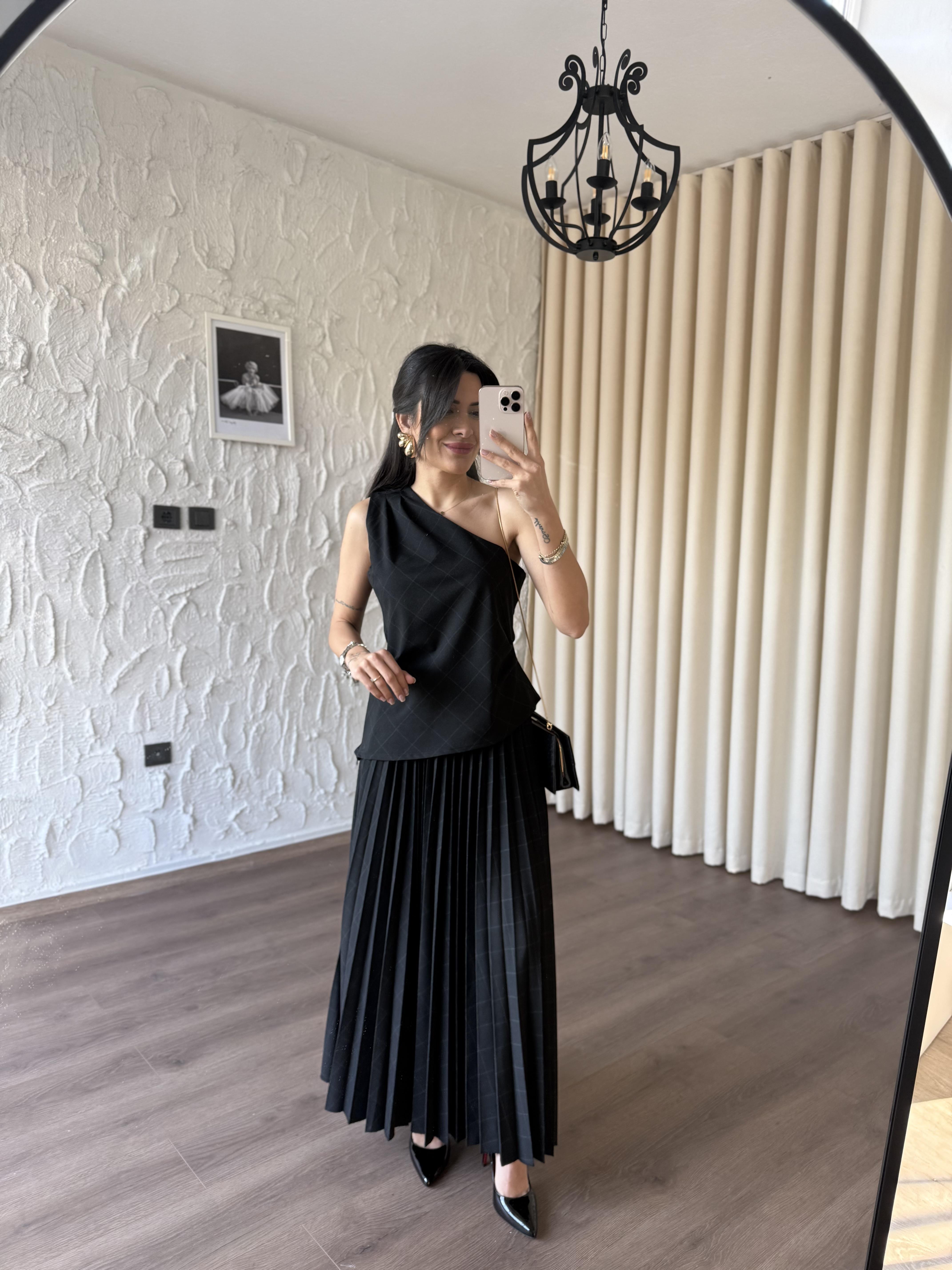 Tek Omuz Pilise Etekli Siyah Takım