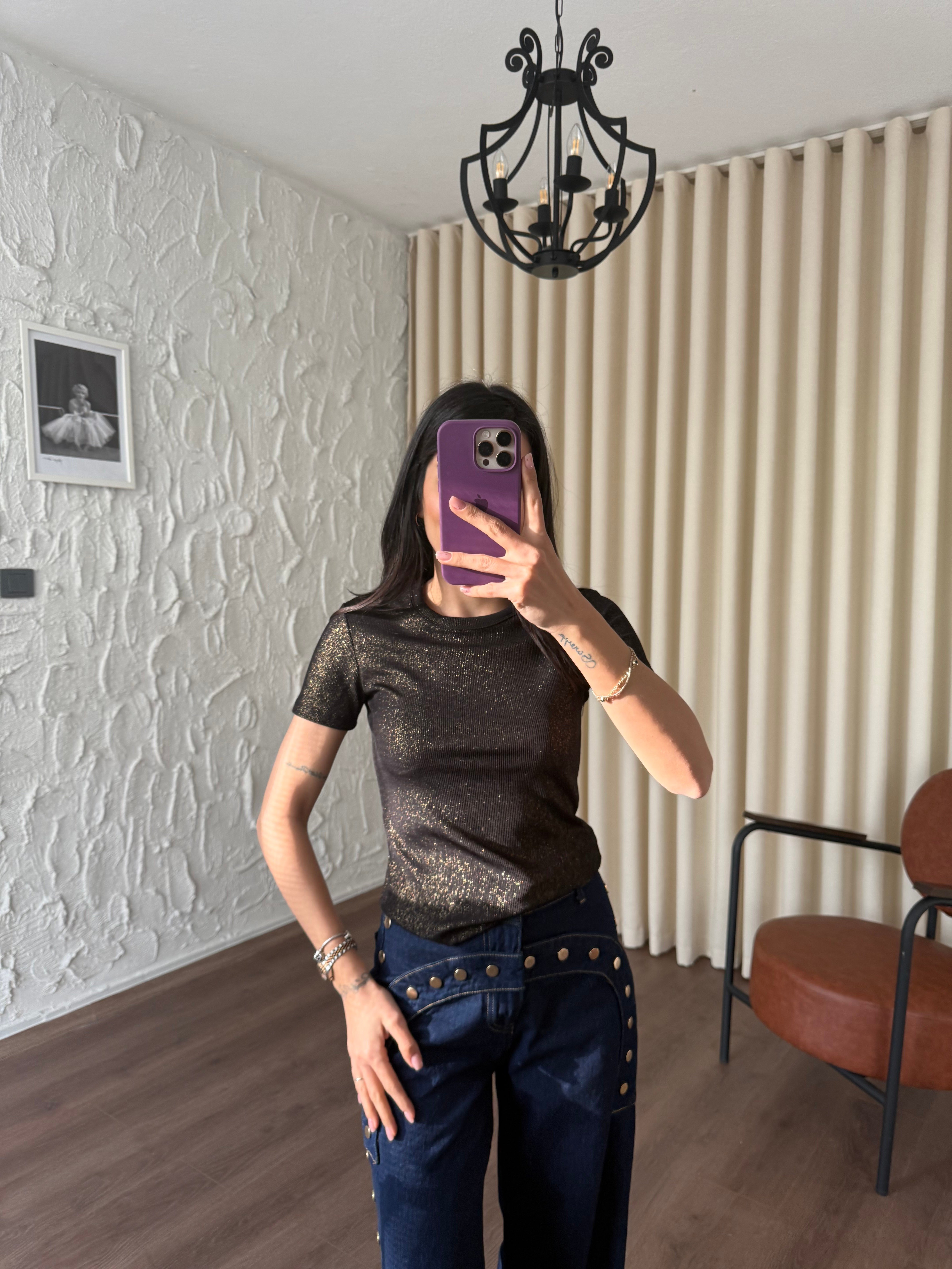 Varaklı Yaka Biyeli Siyah Tshirt