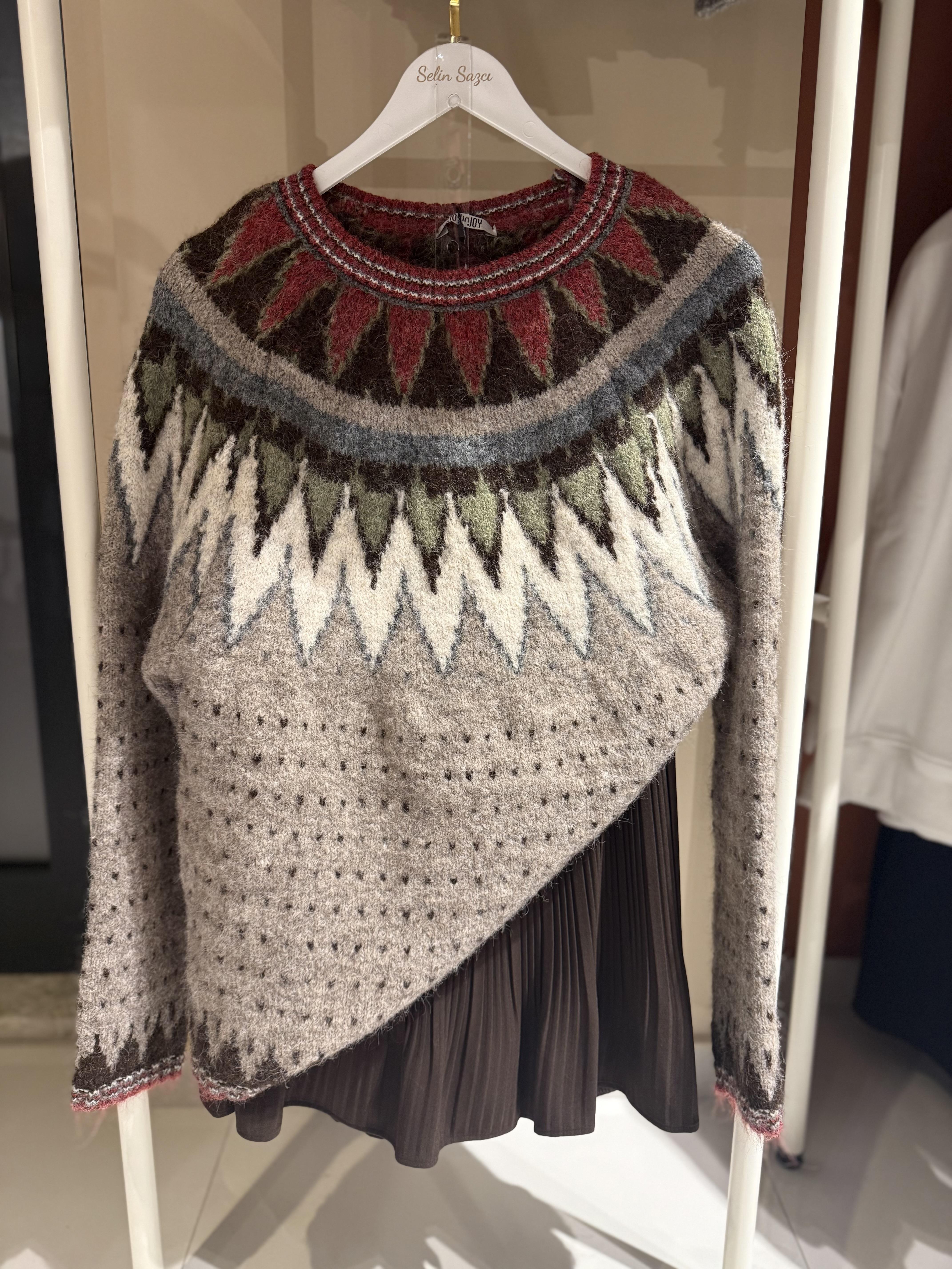 Vizon Kahve Etnik Desenli Kazak