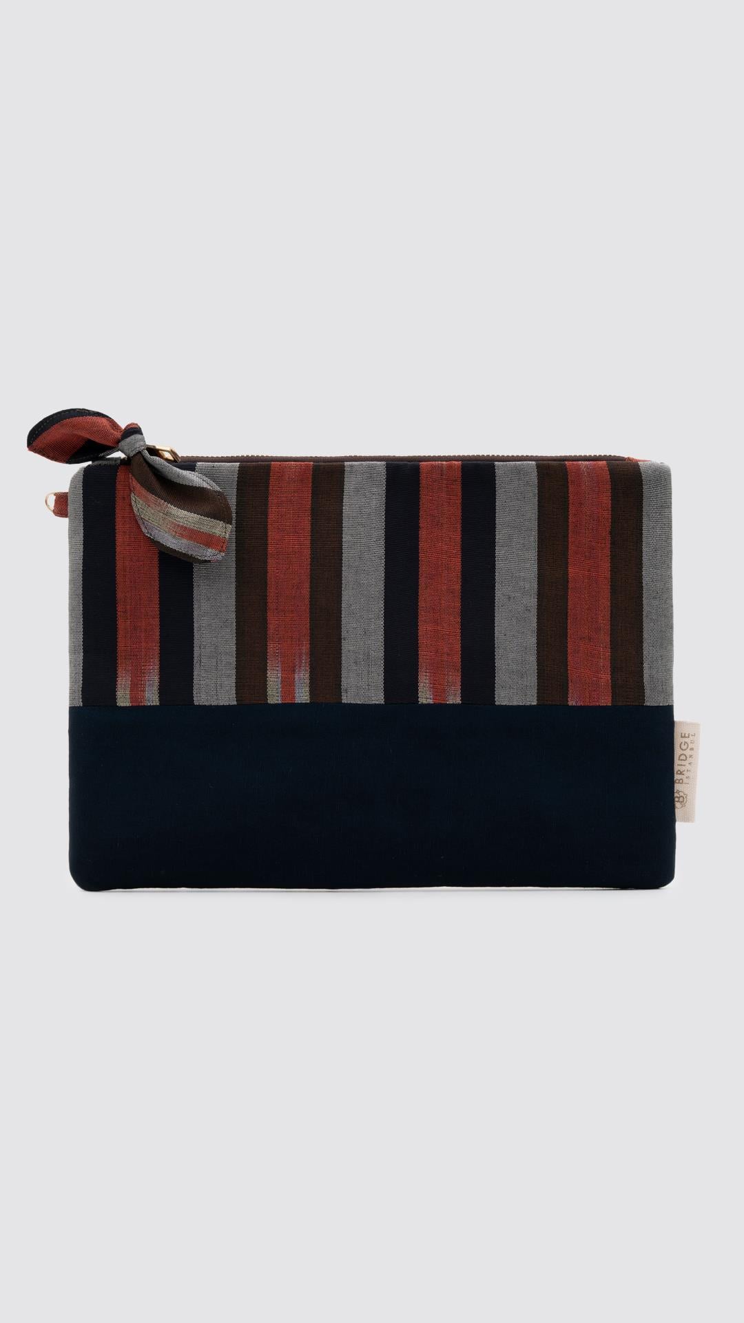 El Yapımı Lacivert Keten Clutch