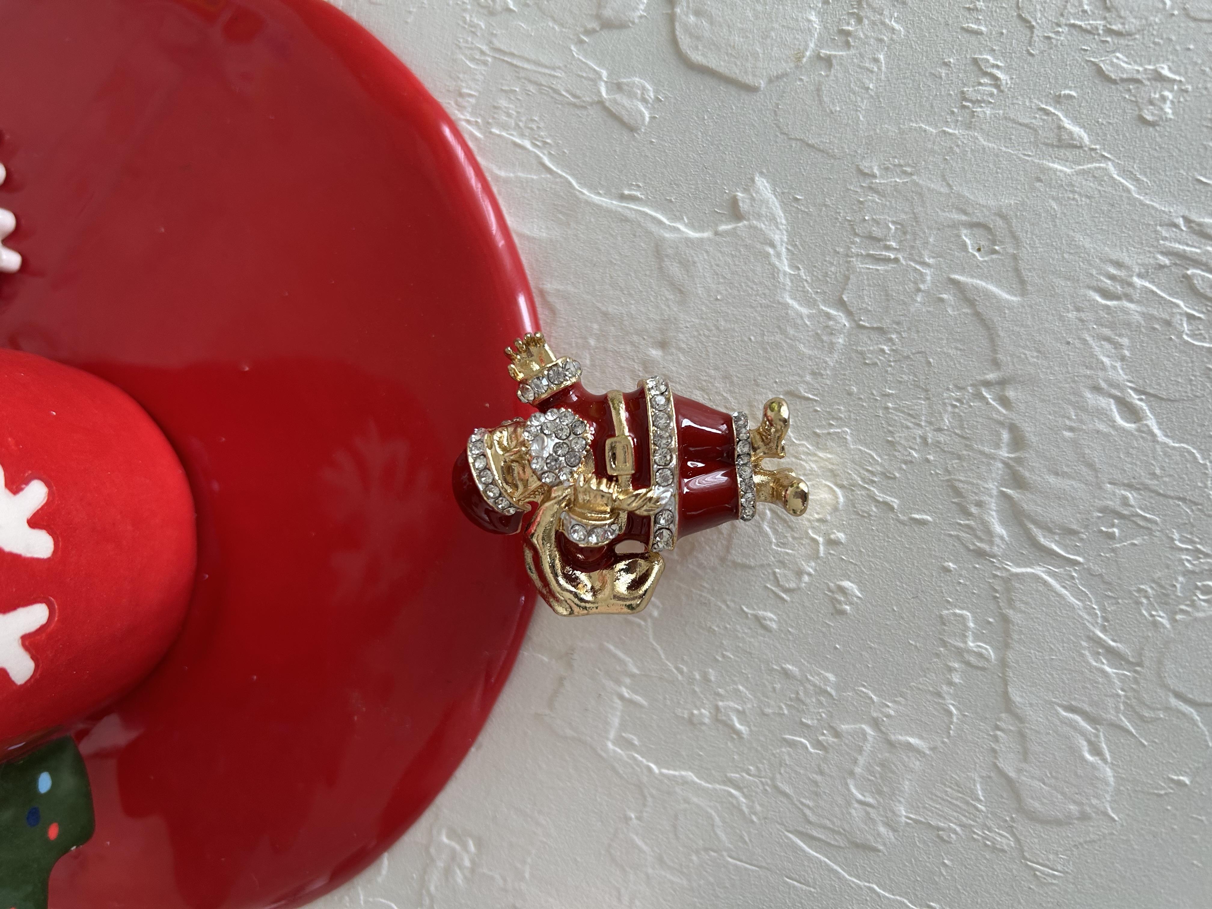 Noel baba kırmızı taşlı broş