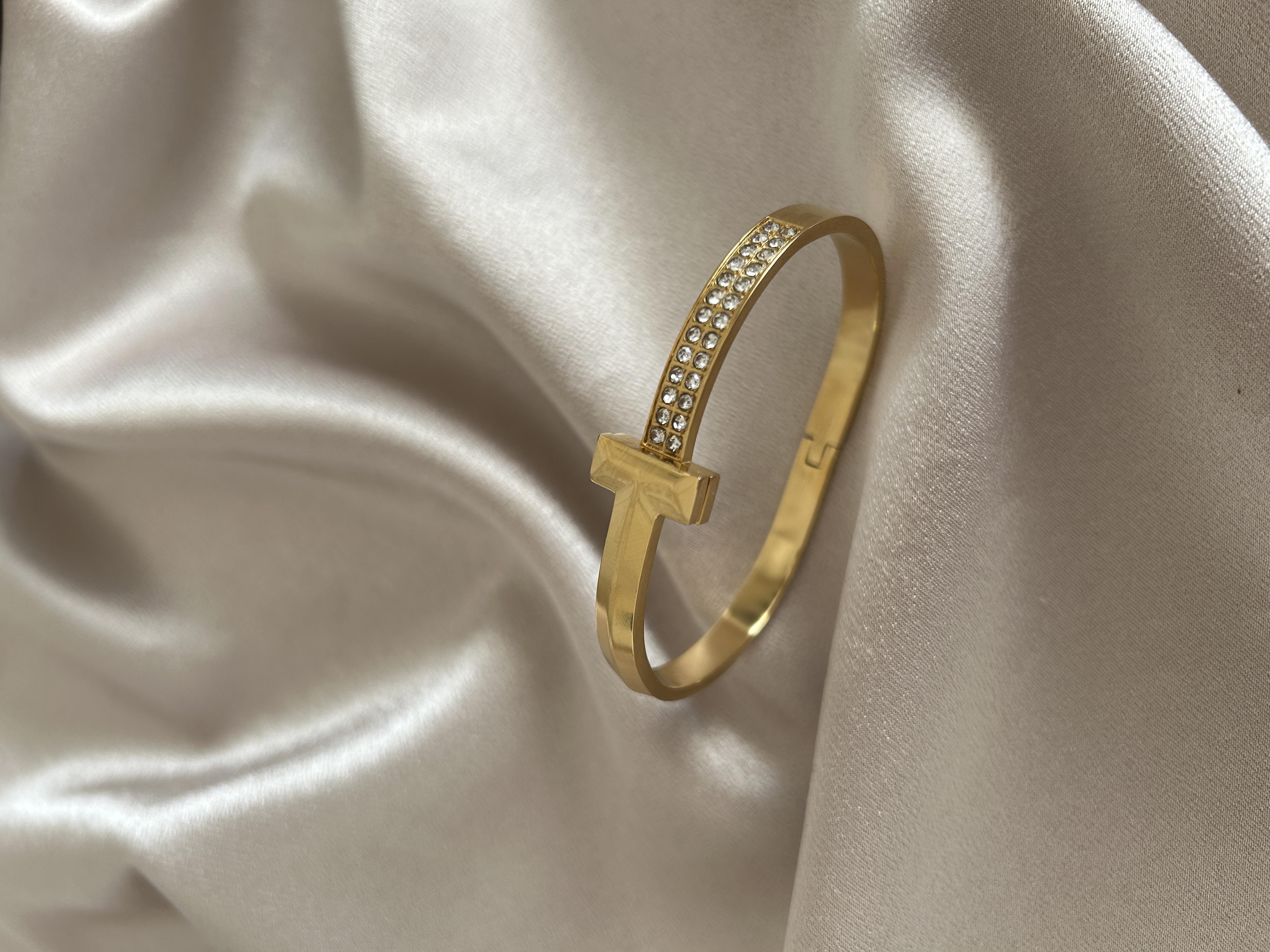 T model taşlı gold kelepçe