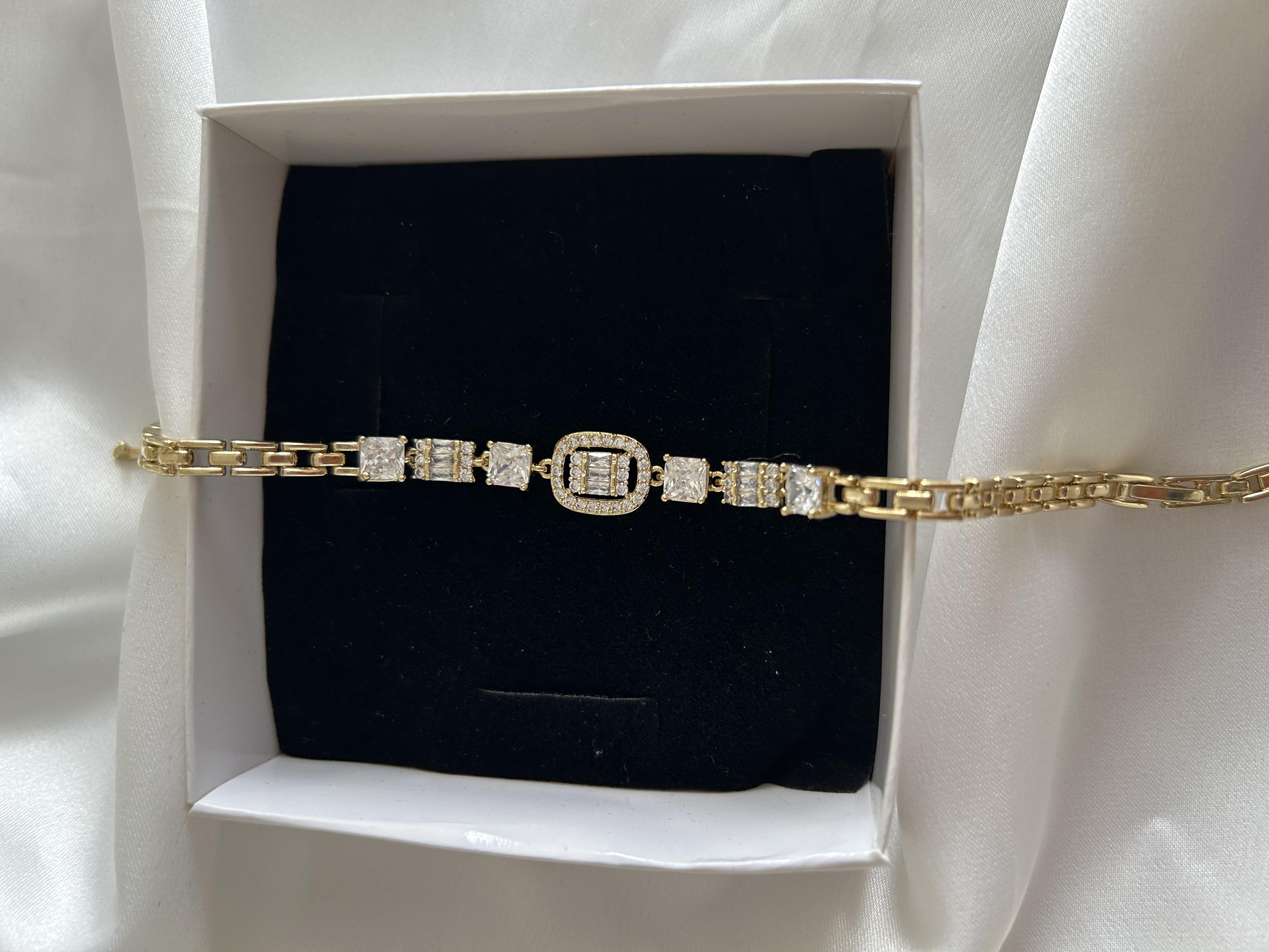 Taşlı tasarım 14K kuyumcu bileklik 