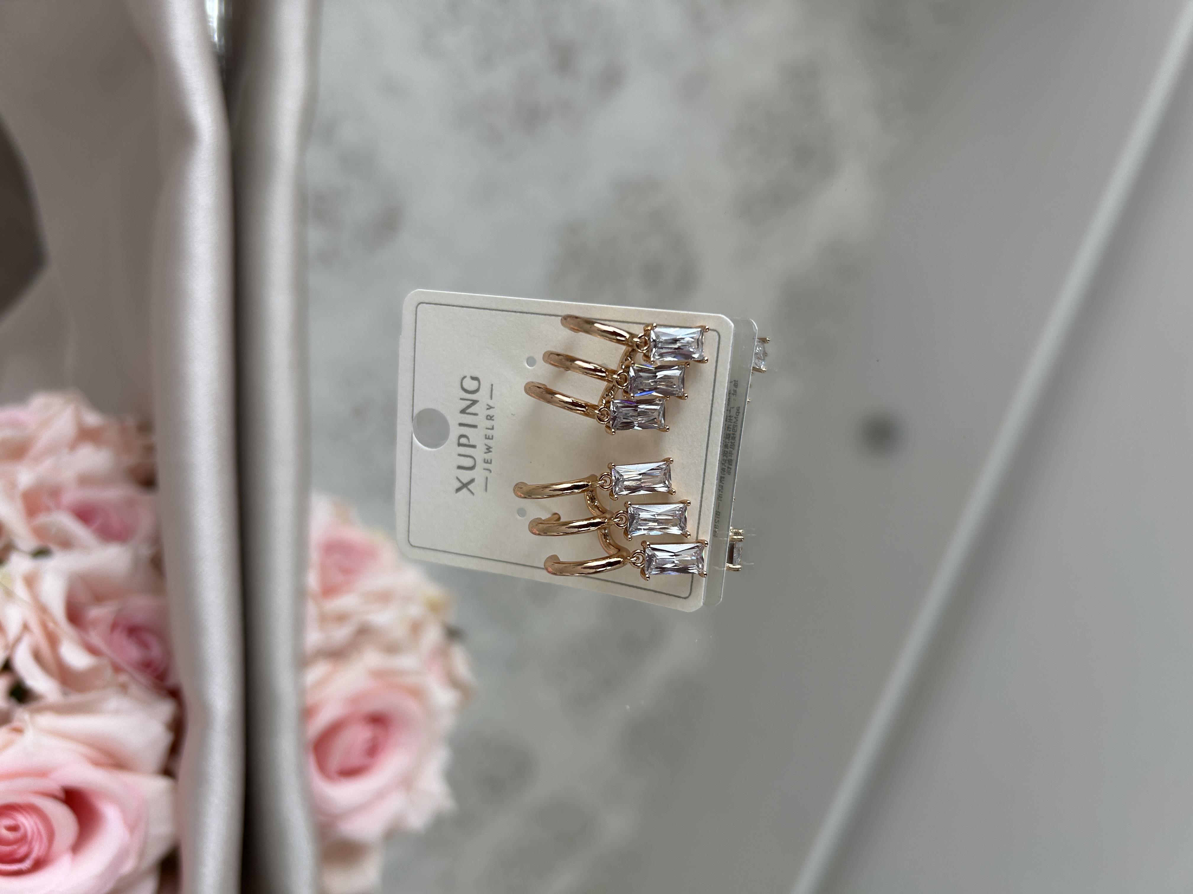 Üç görünümlü taşlı küpe 