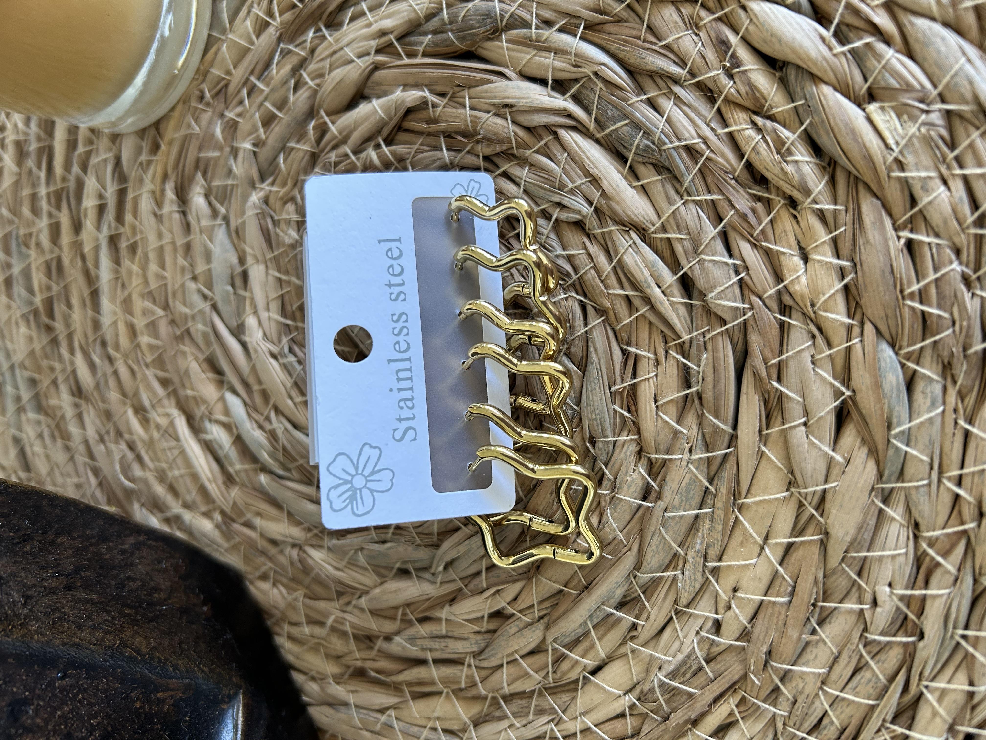 Yıldızlı çoklu küpe modeli 