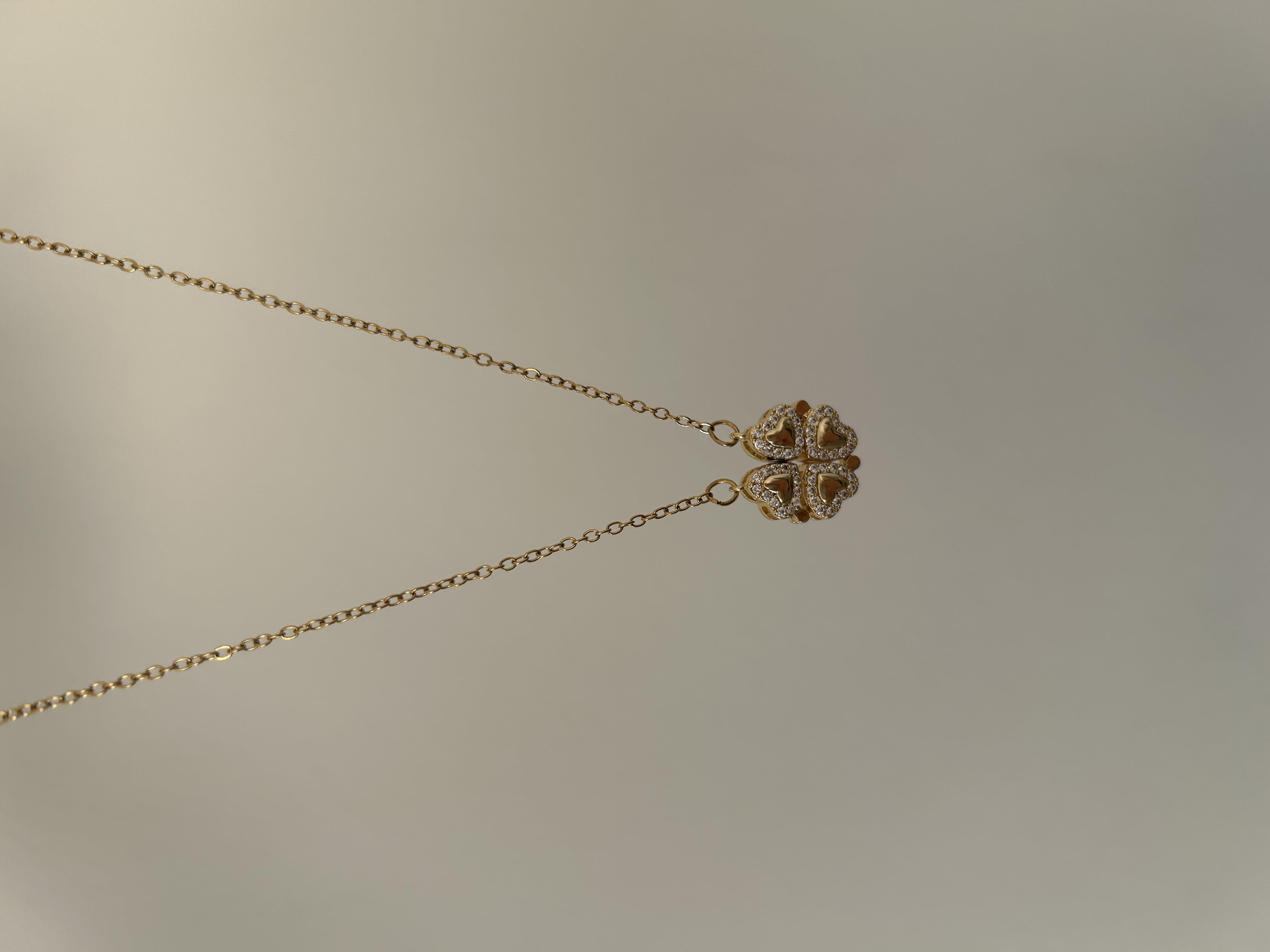 Yoncalı taşlı kalp kolye 