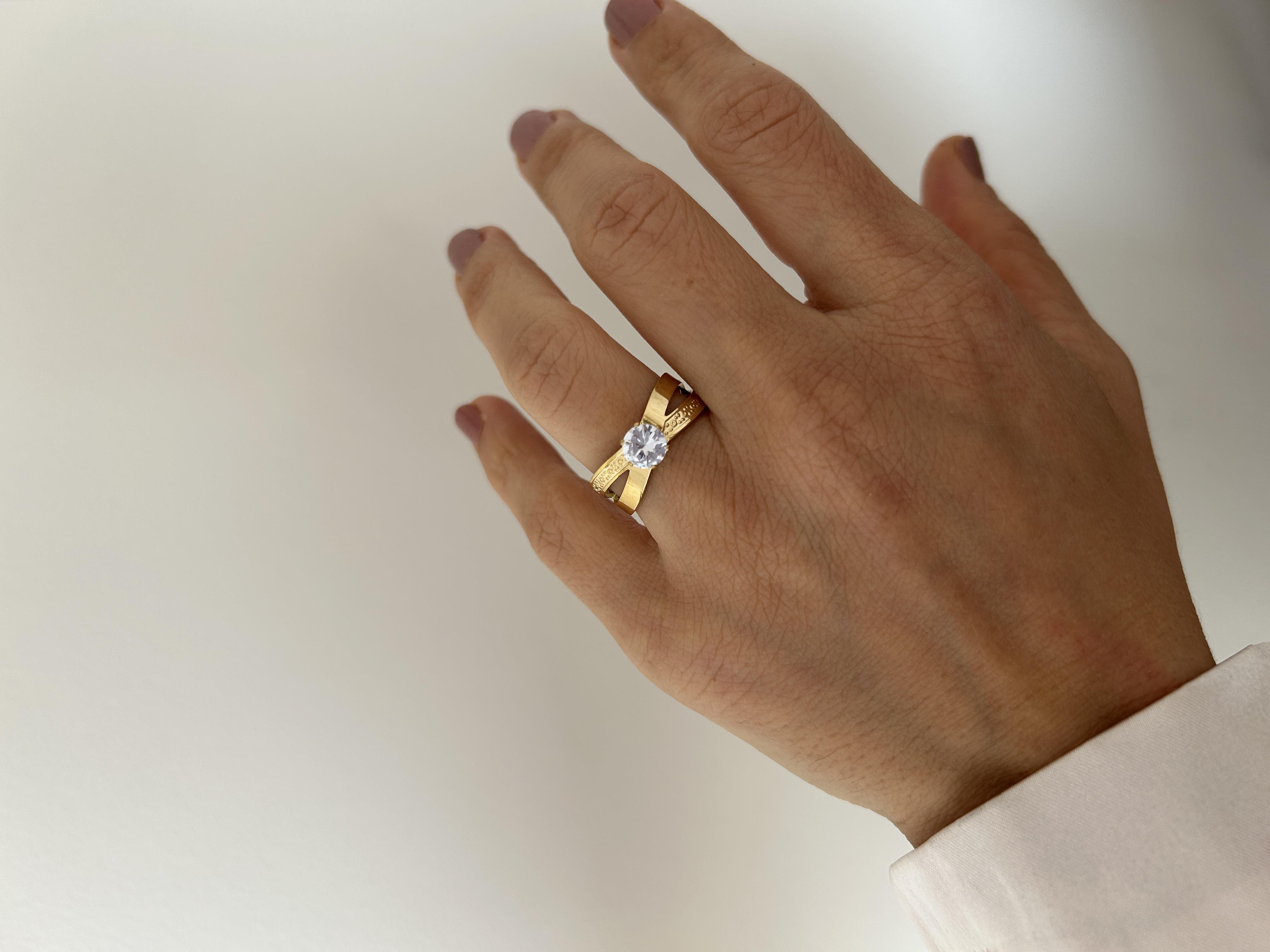 Çapraz model tek taş çelik yüzük