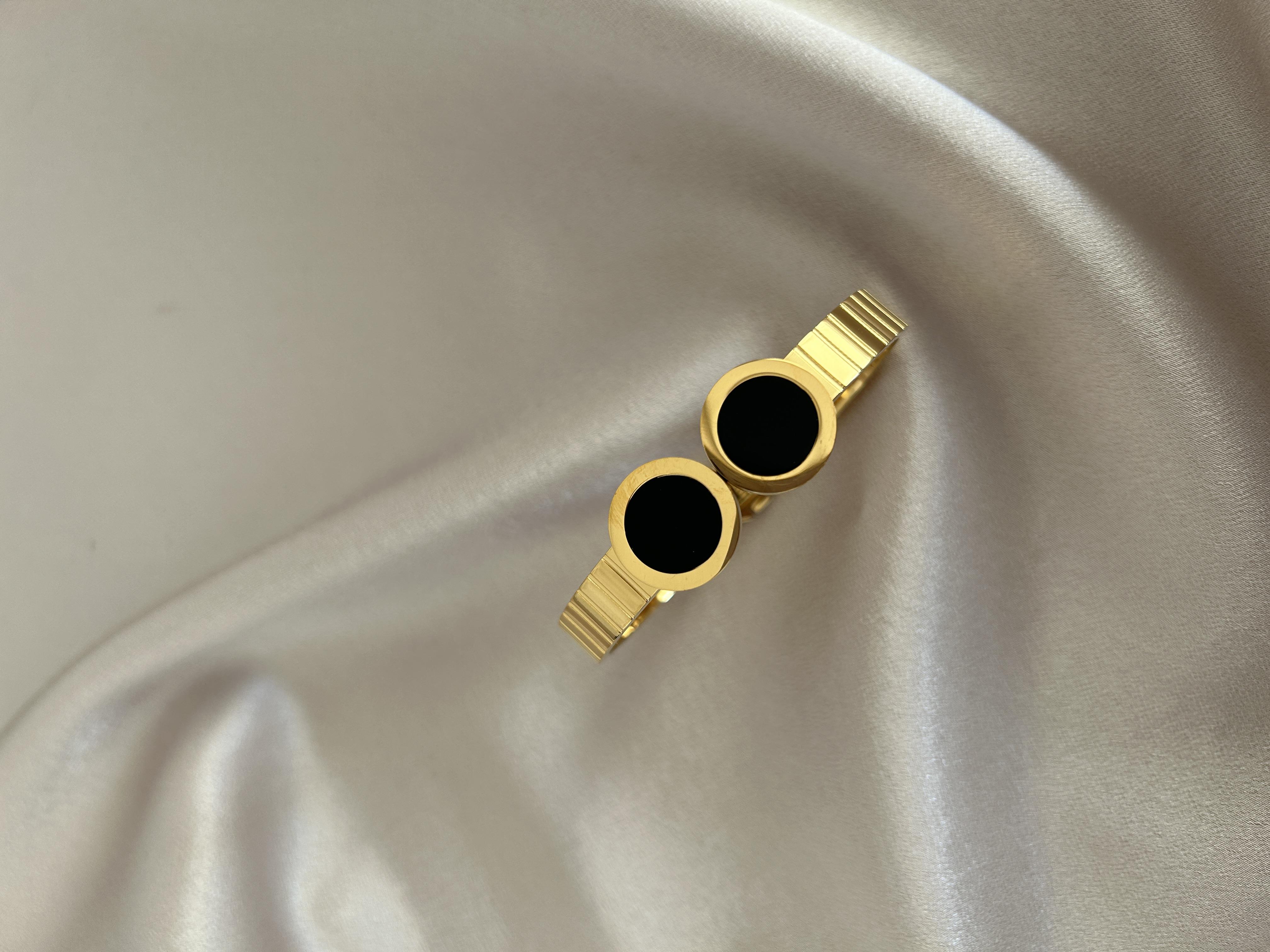 Çift siyah kutuplu yaylı kelepçe