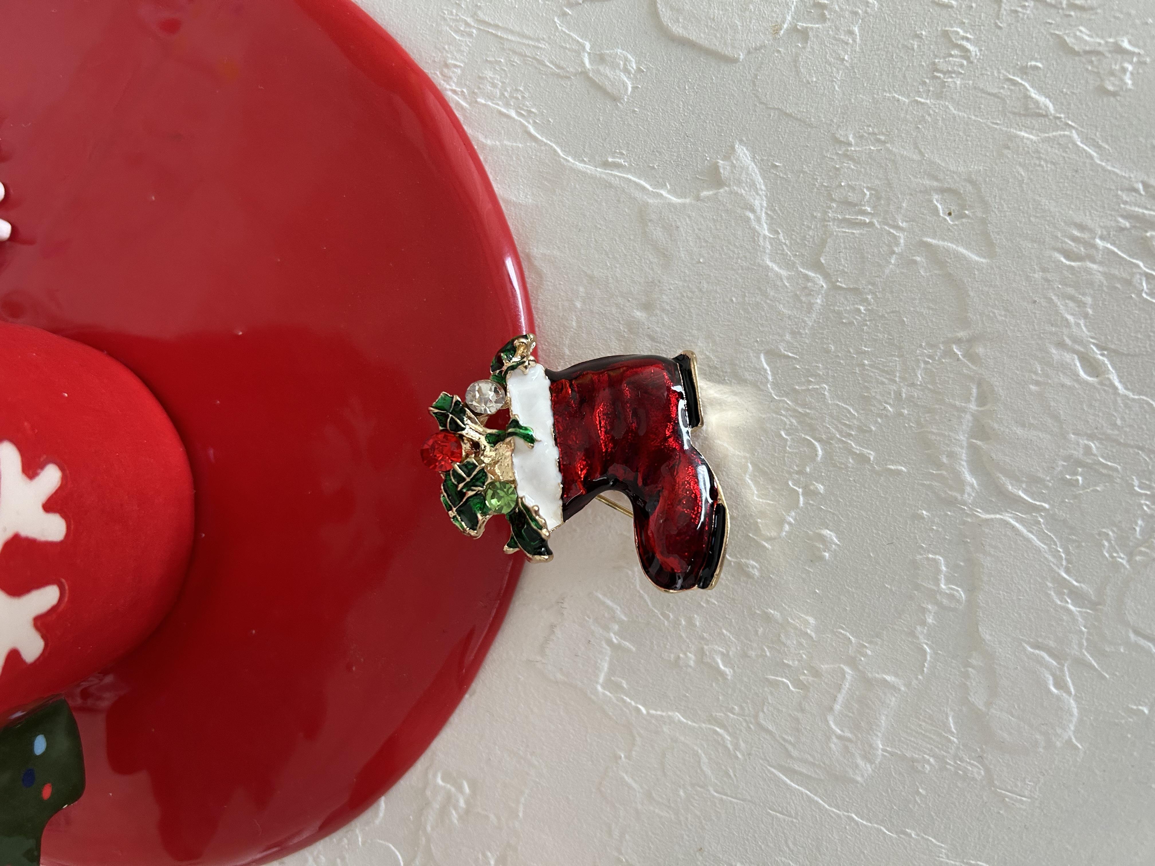 Çizme taşlı model broş