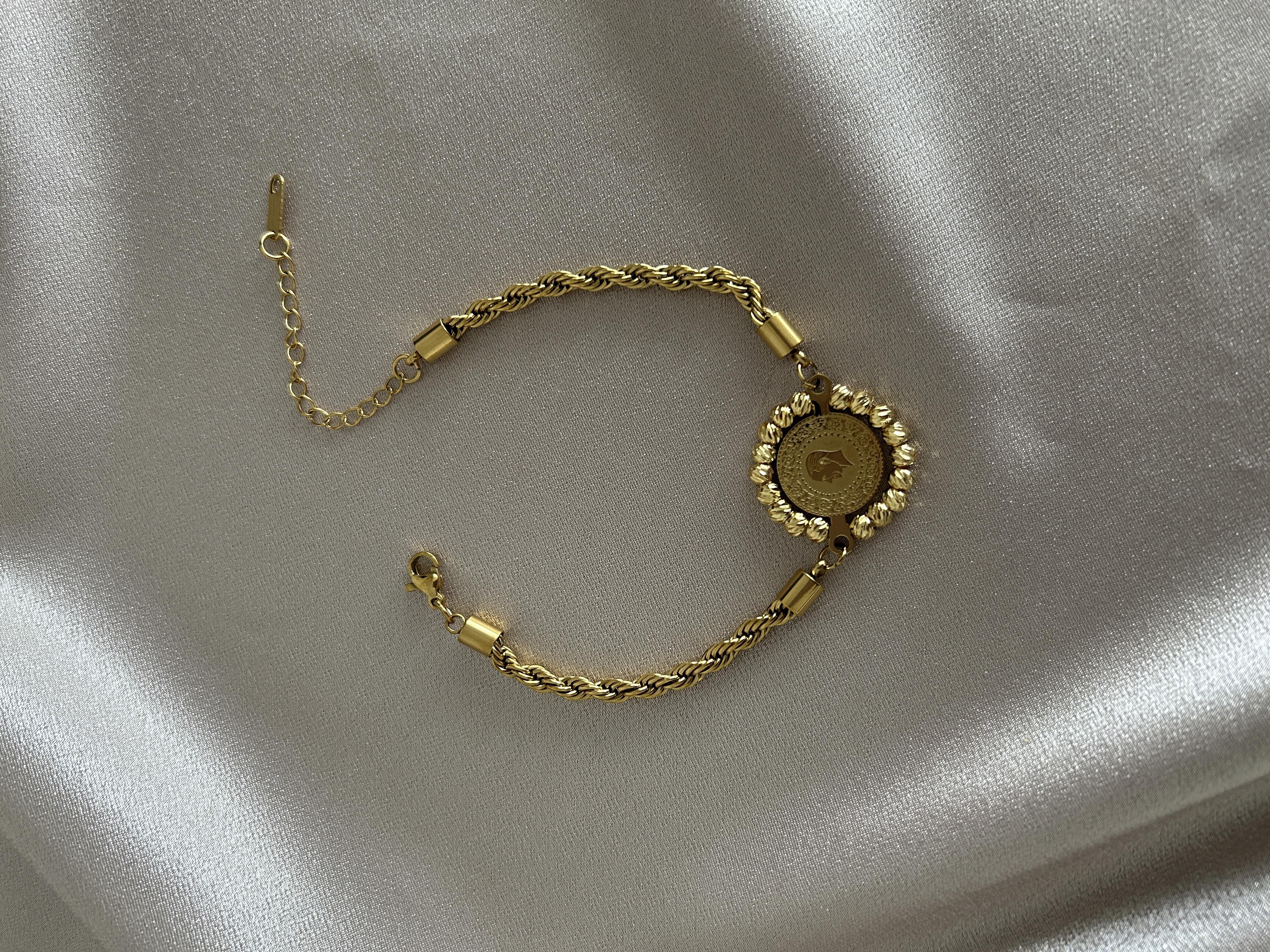 Dorikalı çeyrekli burgu bileklik 