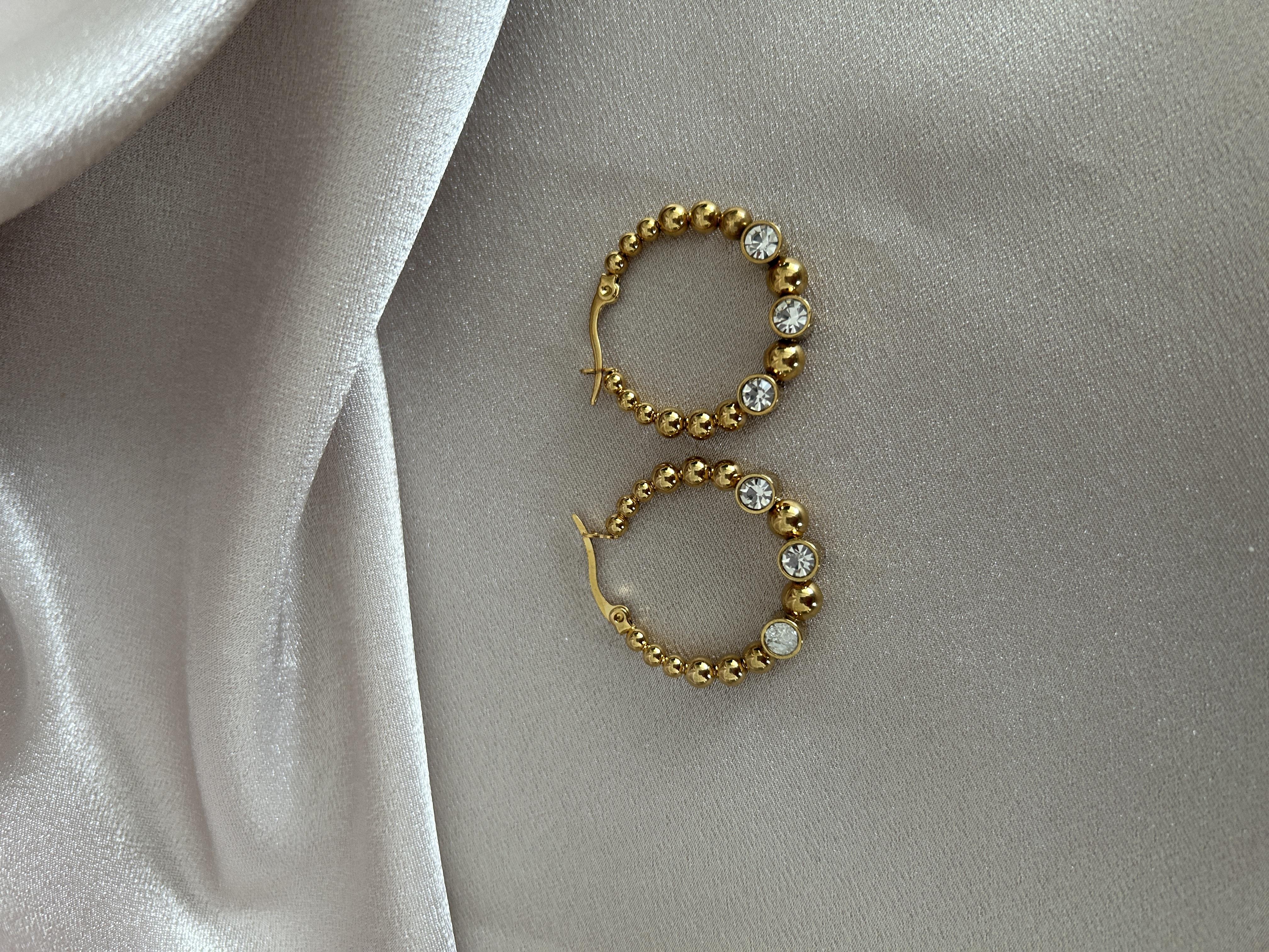 Dorikalı taşlı model küpe 