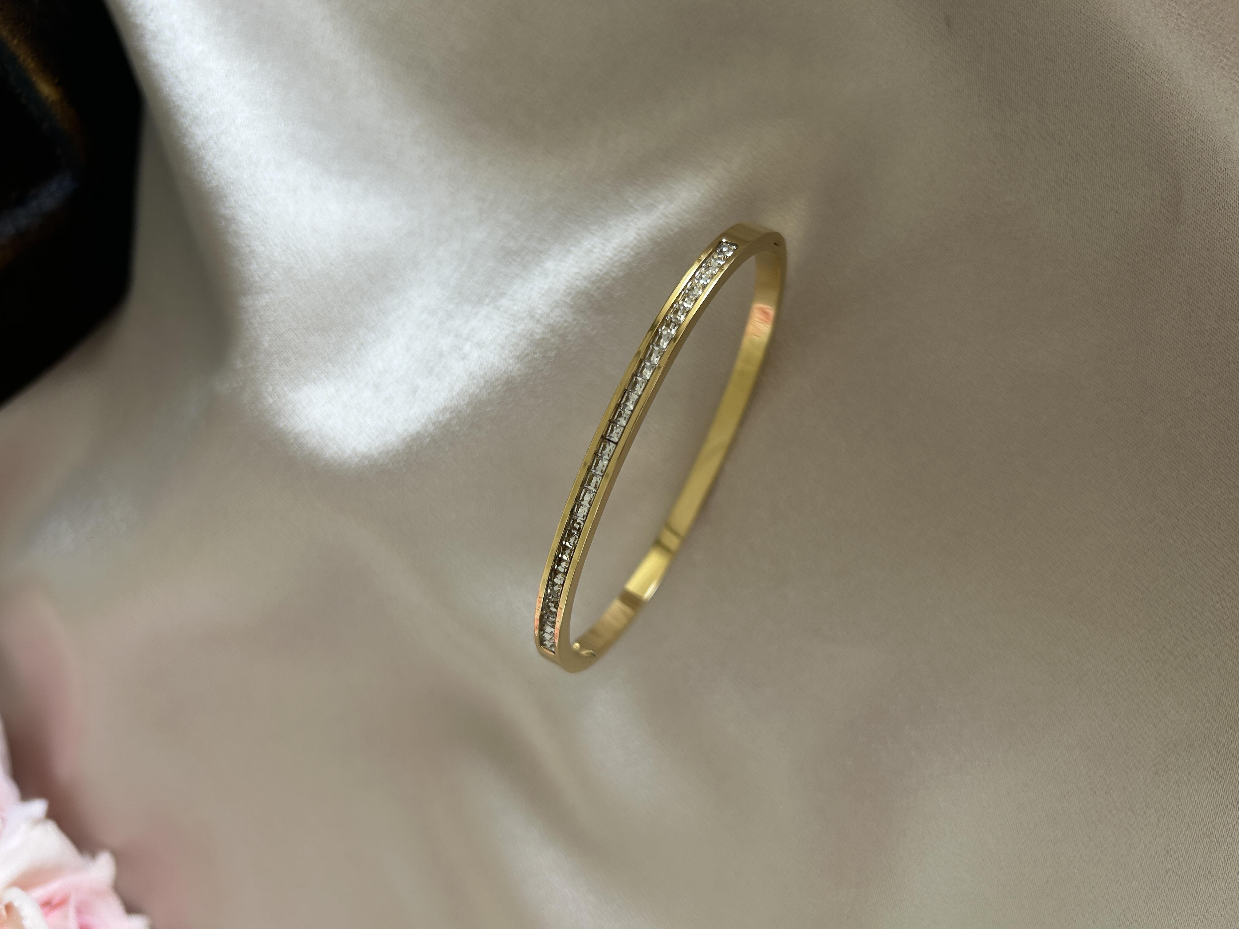 Gömme taşlı ince model gold kelepçe 