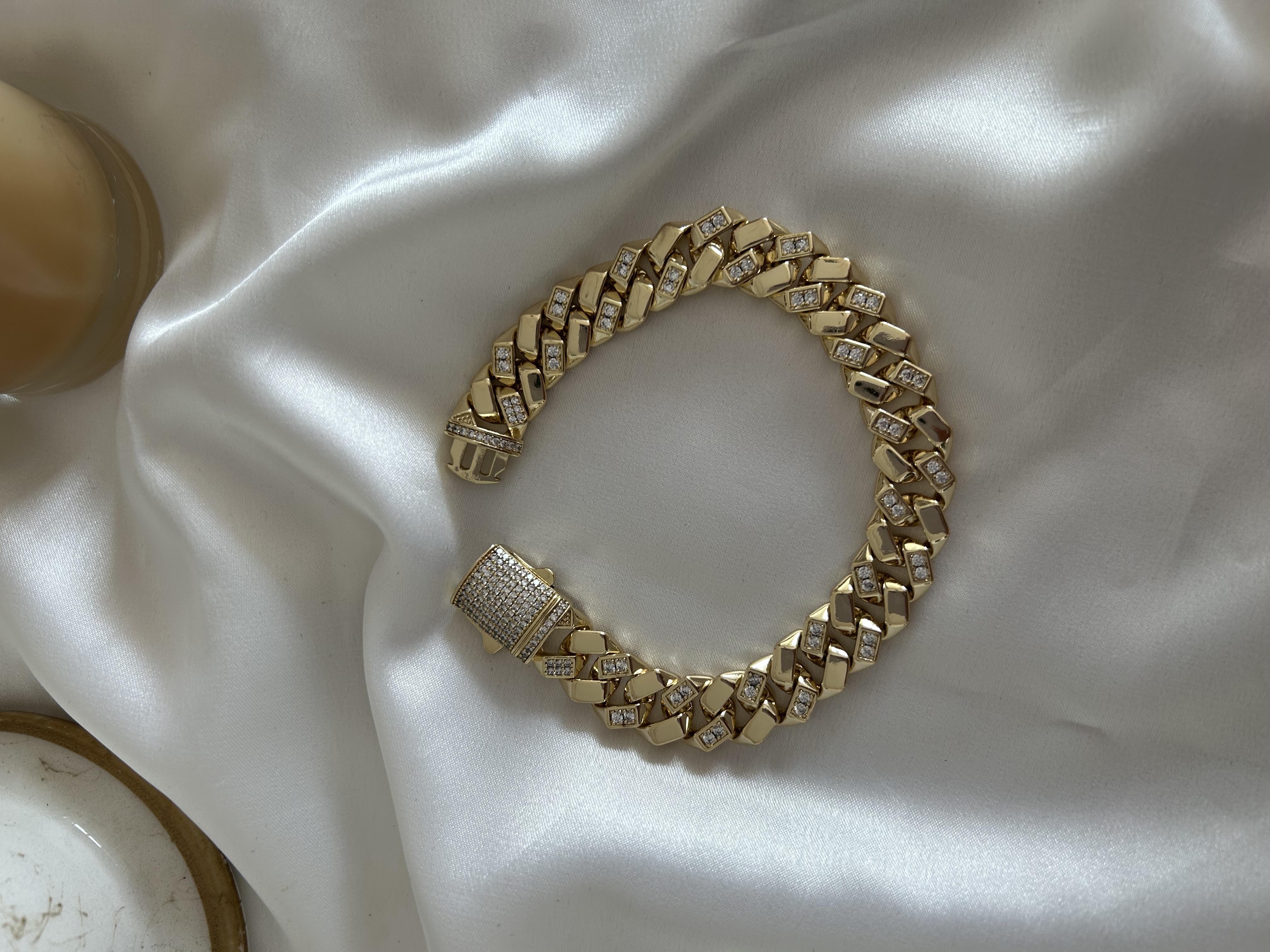 Gurmet künye sıra taşlı model