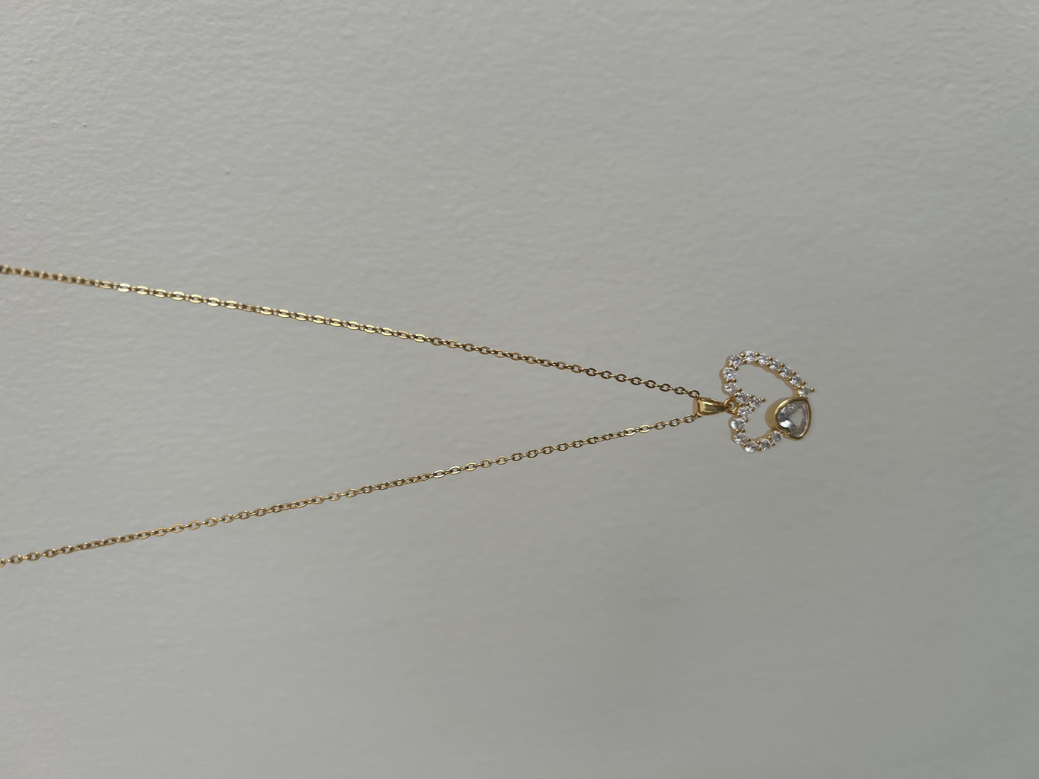 İç içe geçmeli kalpli model kolye 